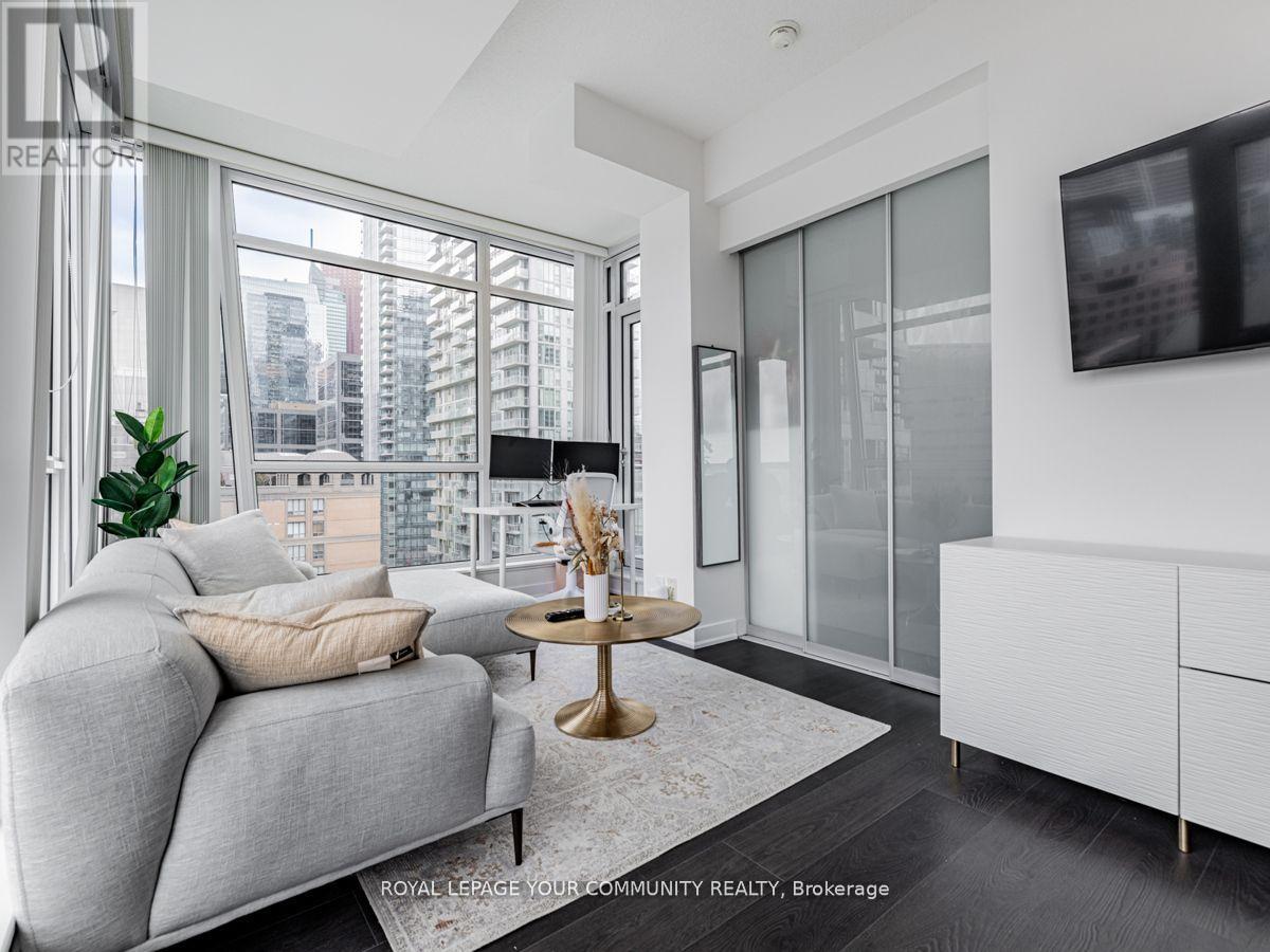 1602 - 30 Nelson Street, Toronto, ON - Indoor Photo Showing Living Room