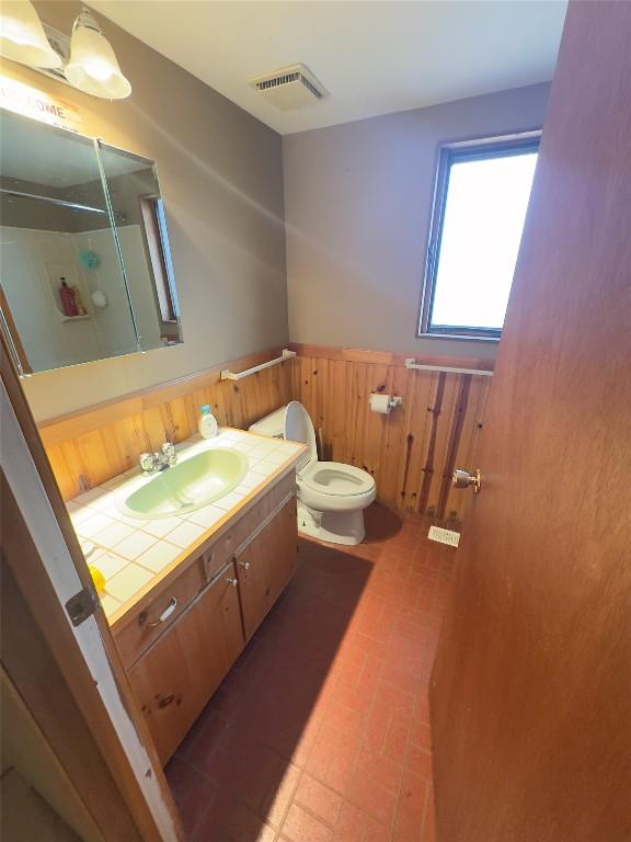 7902 Bell Rd. Road, Bridge Lake, BC - Indoor Photo Showing Bathroom