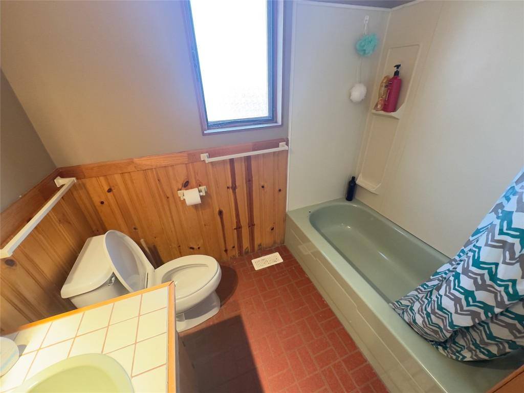 7902 Bell Rd. Road, Bridge Lake, BC - Indoor Photo Showing Bathroom