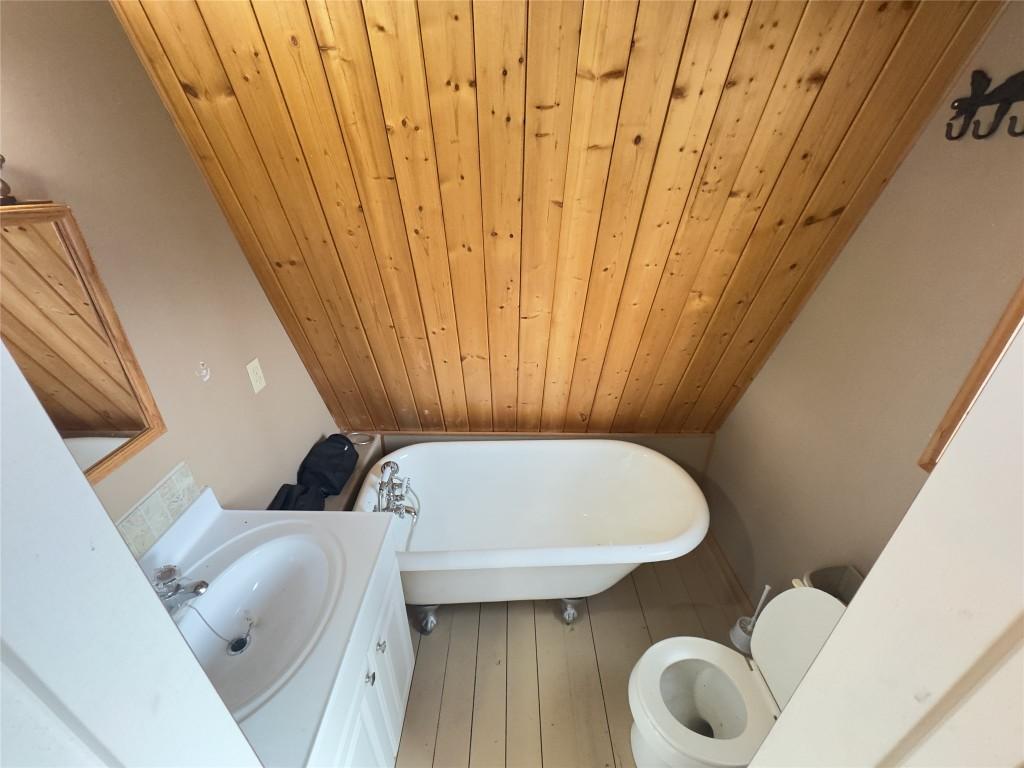 7902 Bell Rd. Road, Bridge Lake, BC - Indoor Photo Showing Bathroom