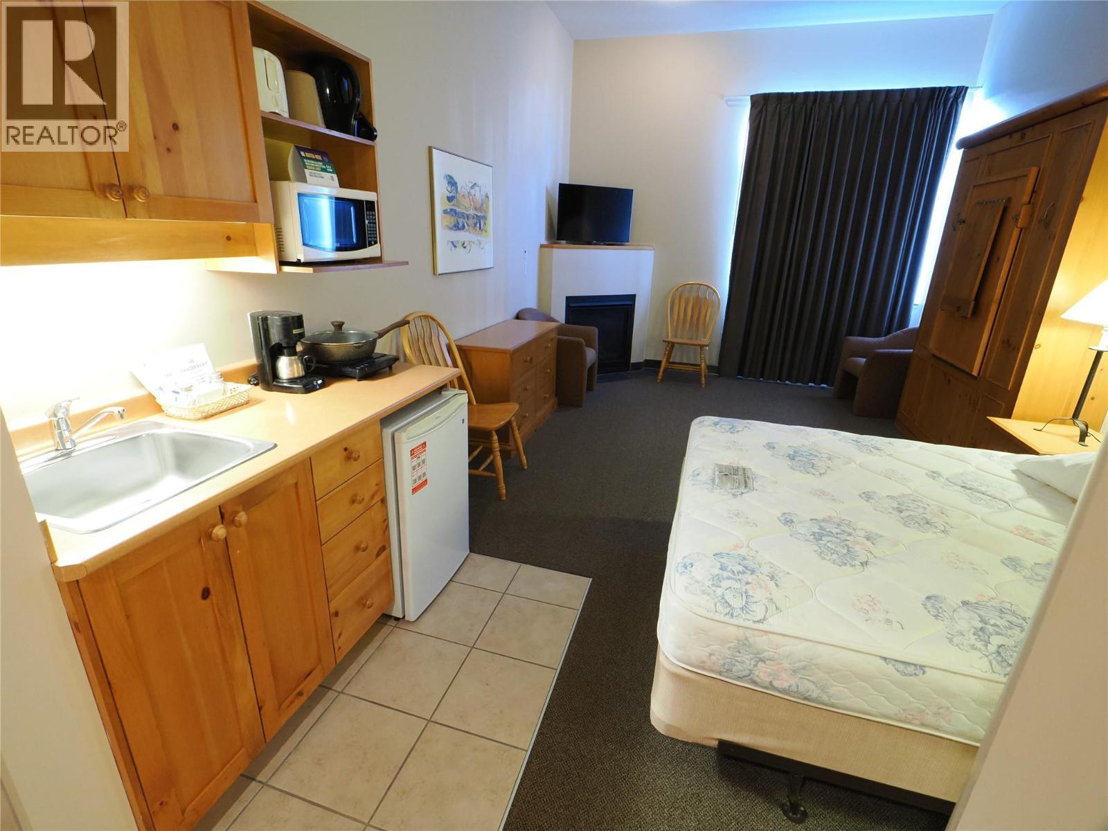 5340 Big White Road Unit# 115, Big White, BC - Indoor Photo Showing Kitchen