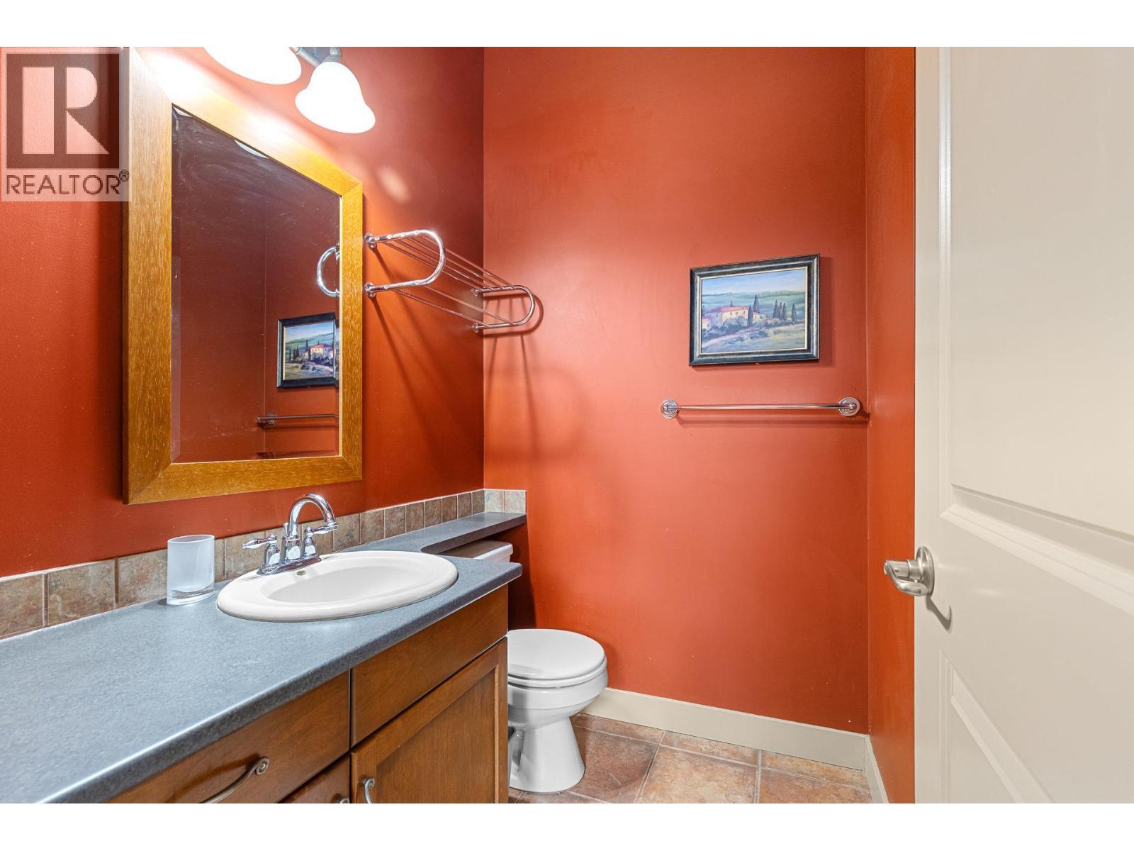 Secondary Bedroom Ensuite - 1795 Country Club Drive Unit# 201, Kelowna, BC - Indoor Photo Showing Bathroom