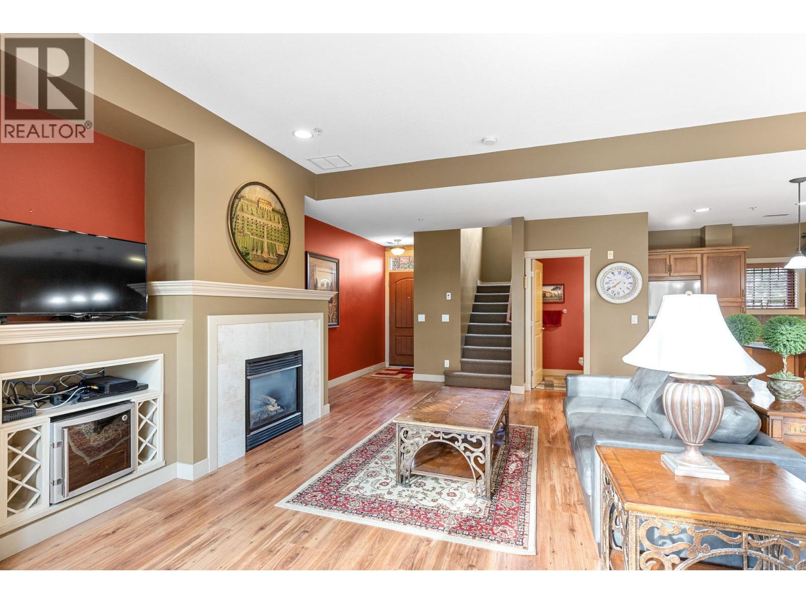 1795 Country Club Drive Unit# 201, Kelowna, BC - Indoor Photo Showing Living Room With Fireplace