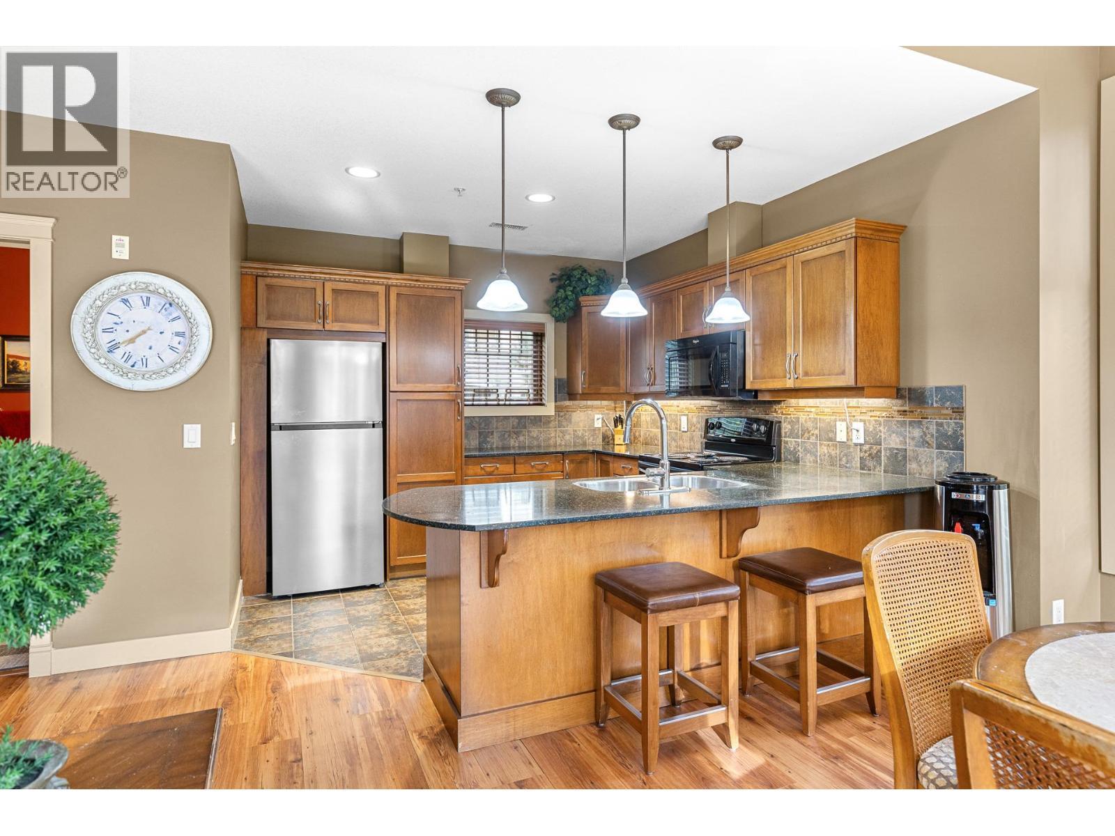 Kitchen - 1795 Country Club Drive Unit# 201, Kelowna, BC - Indoor Photo Showing Kitchen With Upgraded Kitchen
