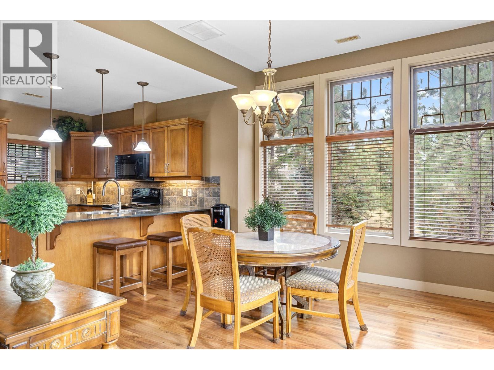 1795 Country Club Drive Unit# 201, Kelowna, BC - Indoor Photo Showing Dining Room
