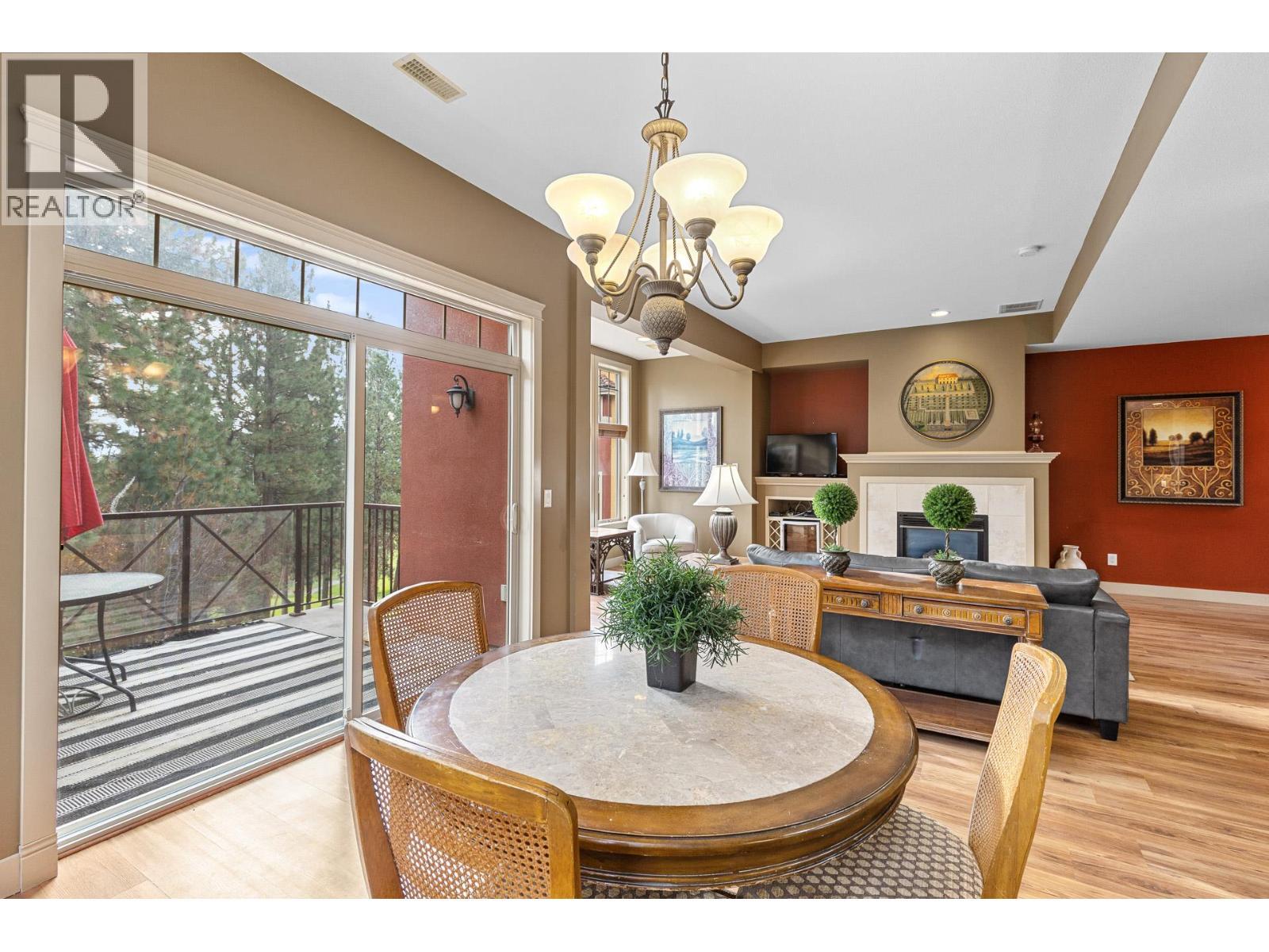 1795 Country Club Drive Unit# 201, Kelowna, BC - Indoor Photo Showing Dining Room