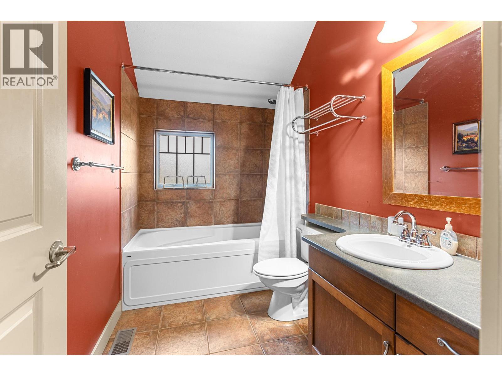 Primary Ensuite - 1795 Country Club Drive Unit# 201, Kelowna, BC - Indoor Photo Showing Bathroom