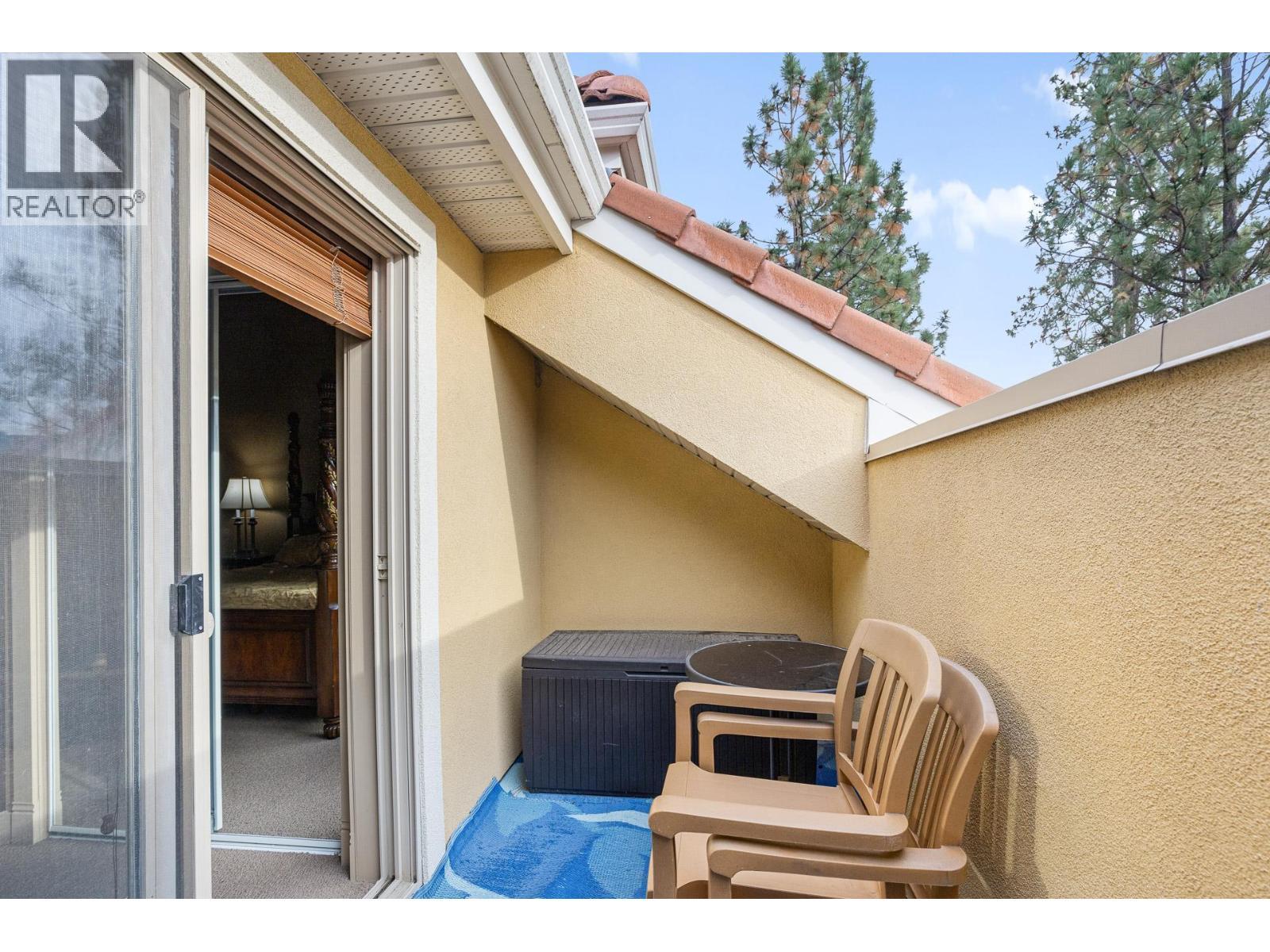 1795 Country Club Drive Unit# 201, Kelowna, BC - Outdoor With Exterior