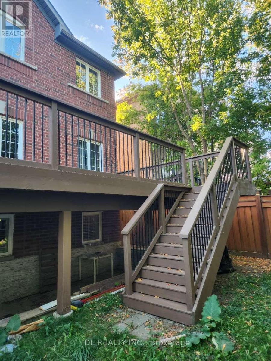 Walk Out Basement - 36 Santa Amato Crescent, Vaughan, ON - Outdoor With Exterior