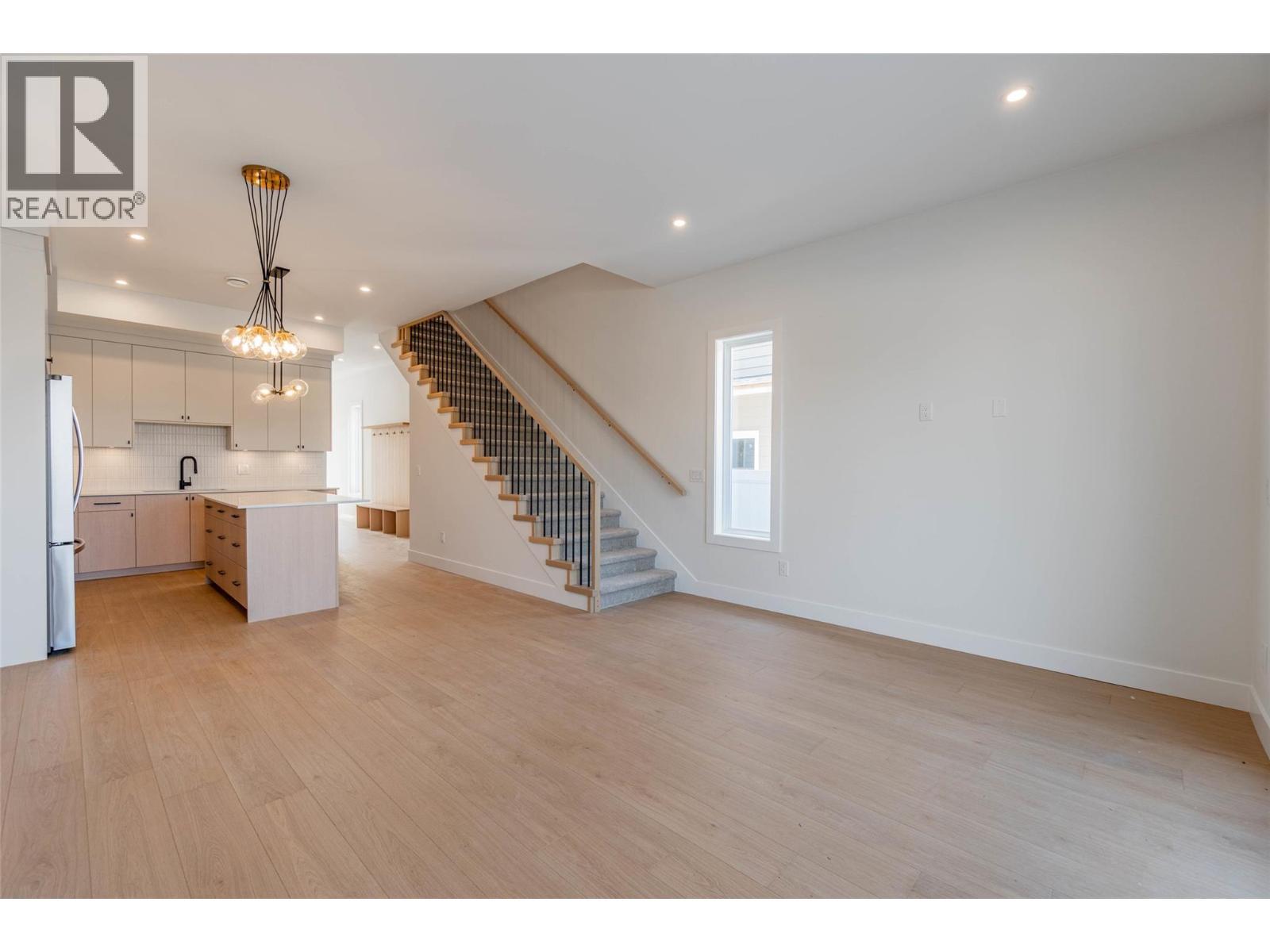 384 Chardonnay Avenue, Oliver, BC - Indoor Photo Showing Kitchen