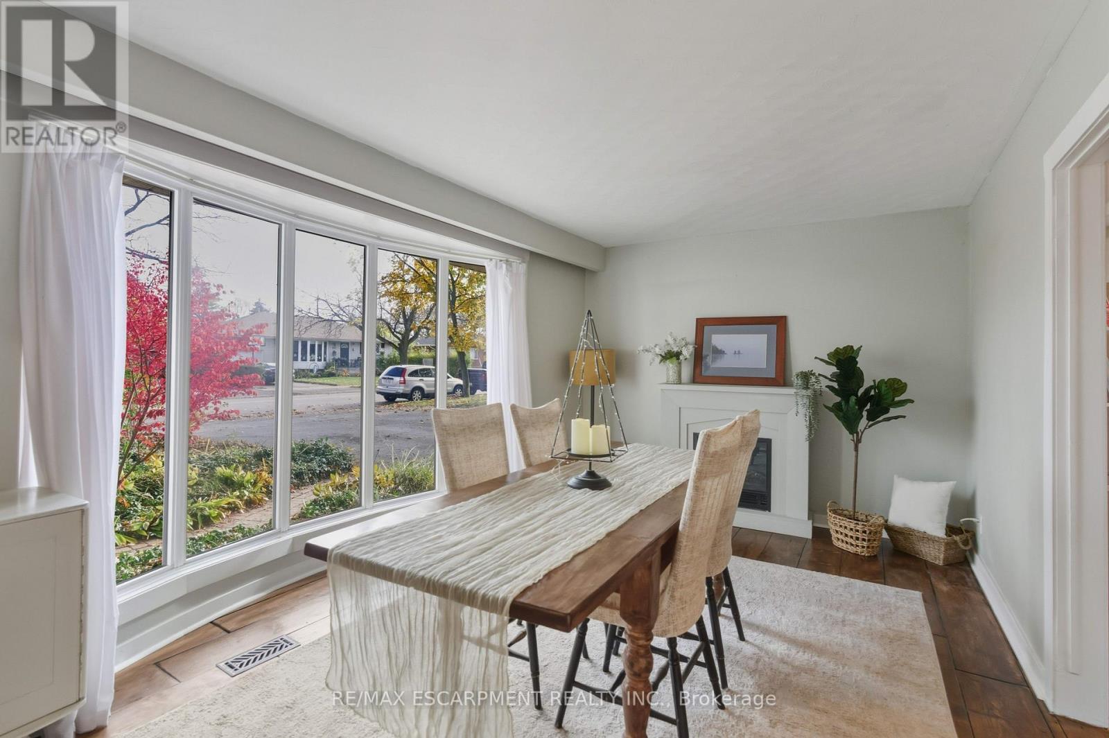 5373 Spruce Avenue, Burlington, ON - Indoor Photo Showing Dining Room
