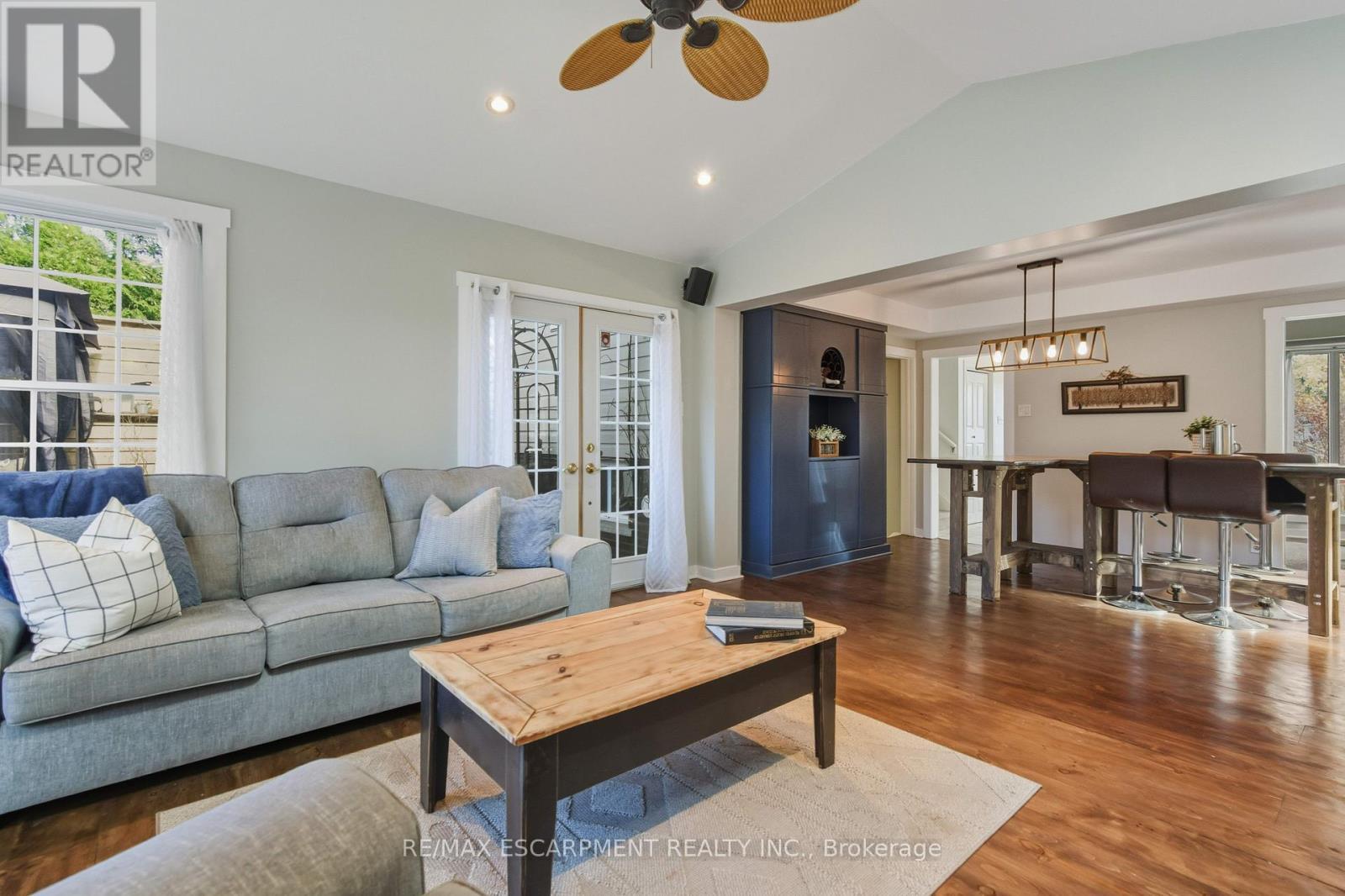 5373 Spruce Avenue, Burlington, ON - Indoor Photo Showing Living Room