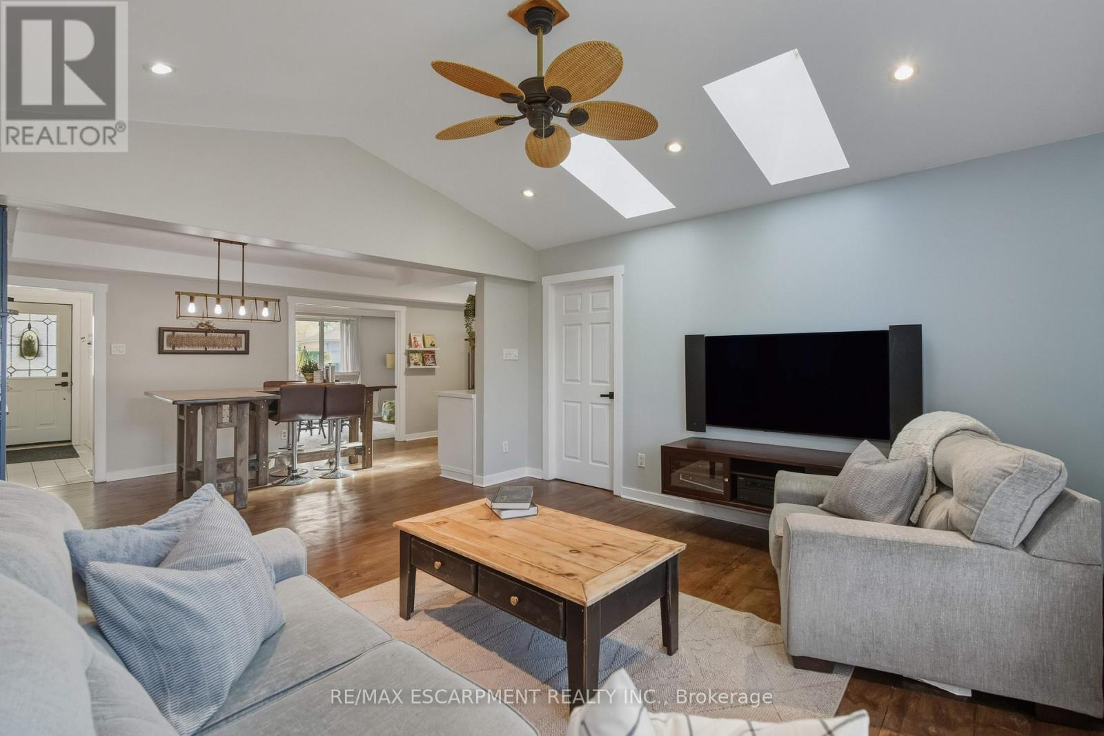 5373 Spruce Avenue, Burlington, ON - Indoor Photo Showing Living Room