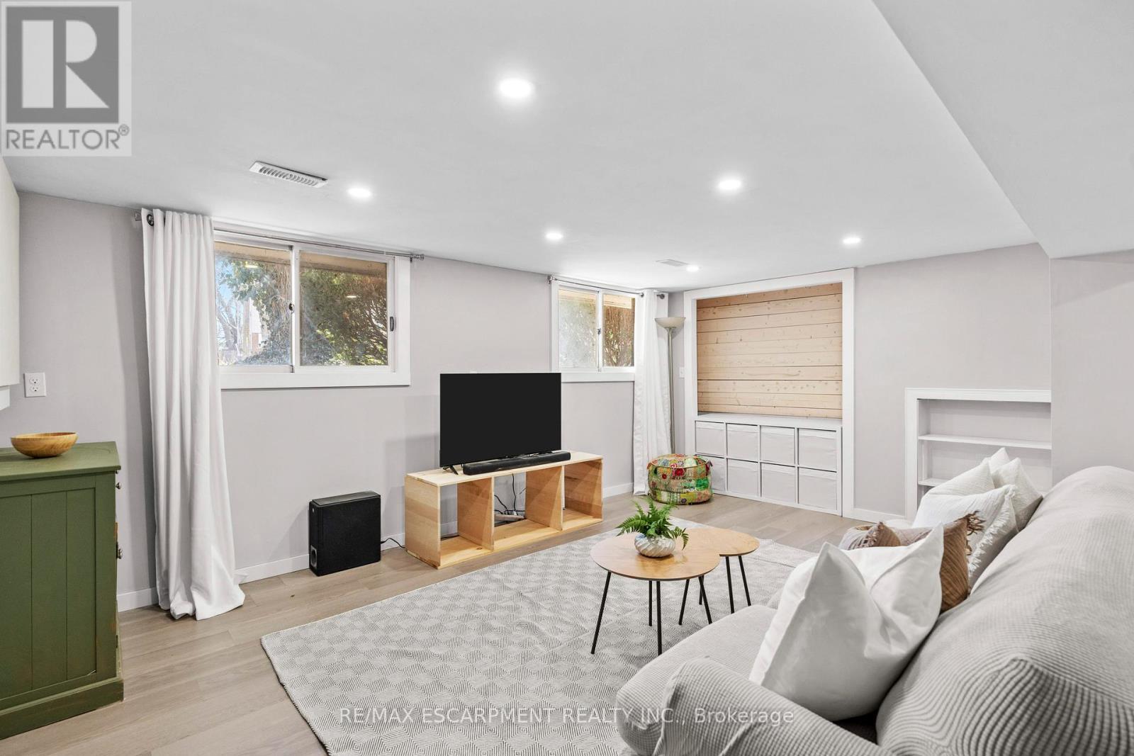 5373 Spruce Avenue, Burlington, ON - Indoor Photo Showing Other Room