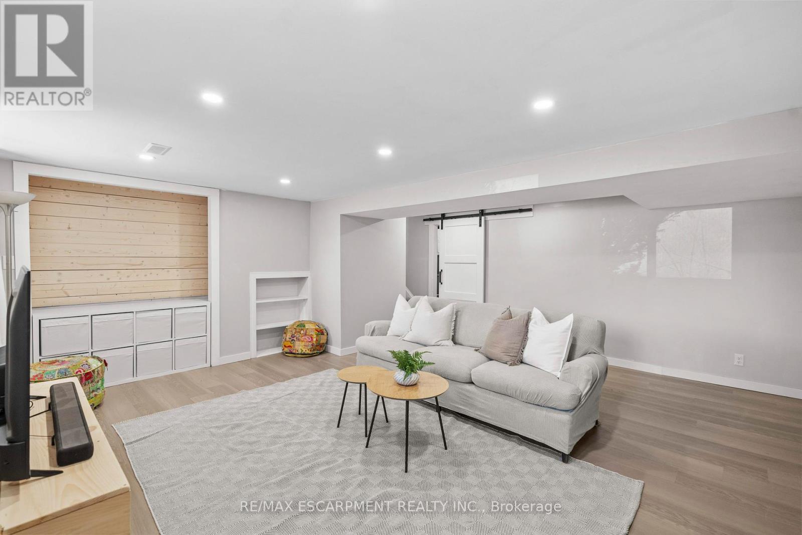 5373 Spruce Avenue, Burlington, ON - Indoor Photo Showing Living Room