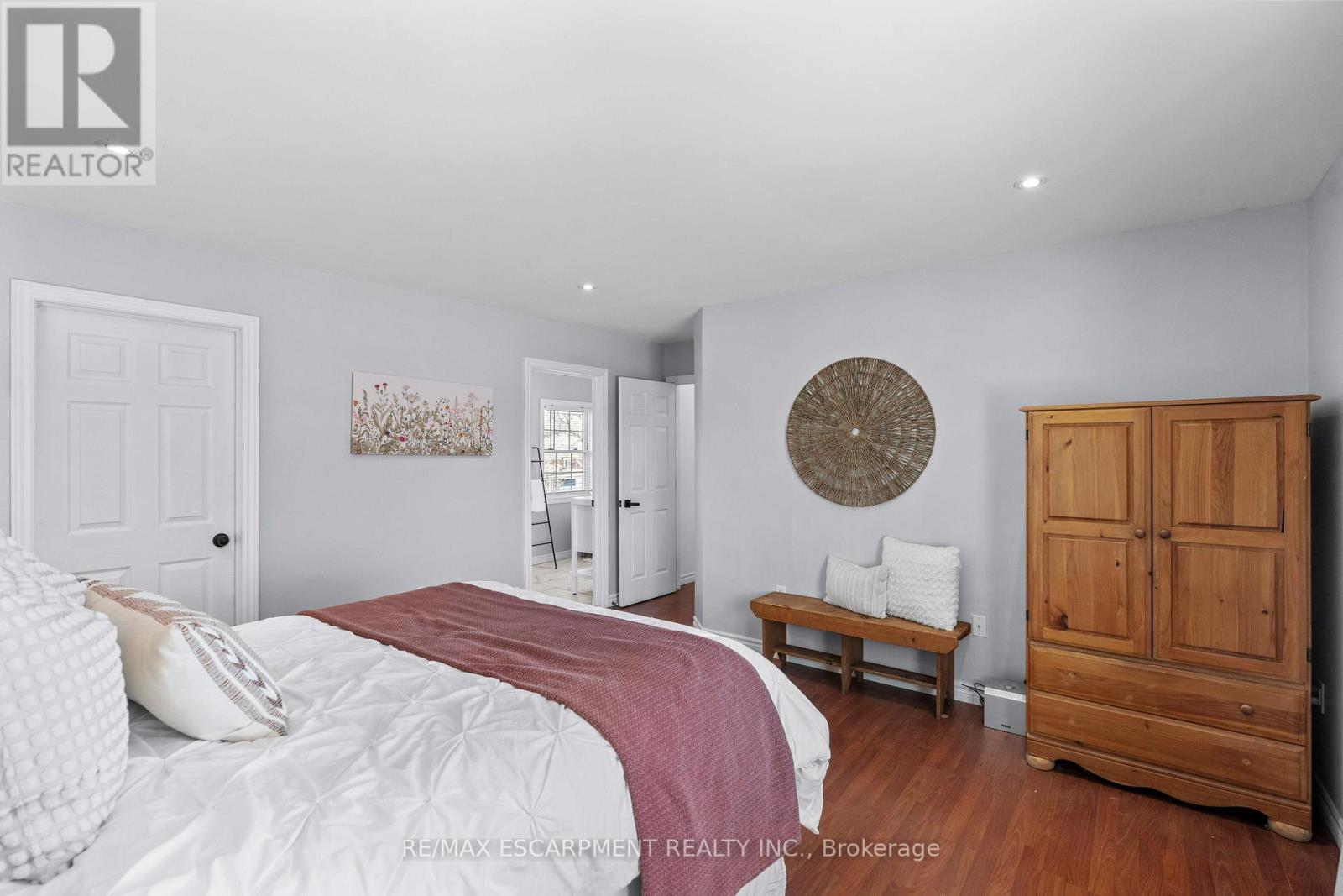 5373 Spruce Avenue, Burlington, ON - Indoor Photo Showing Bedroom
