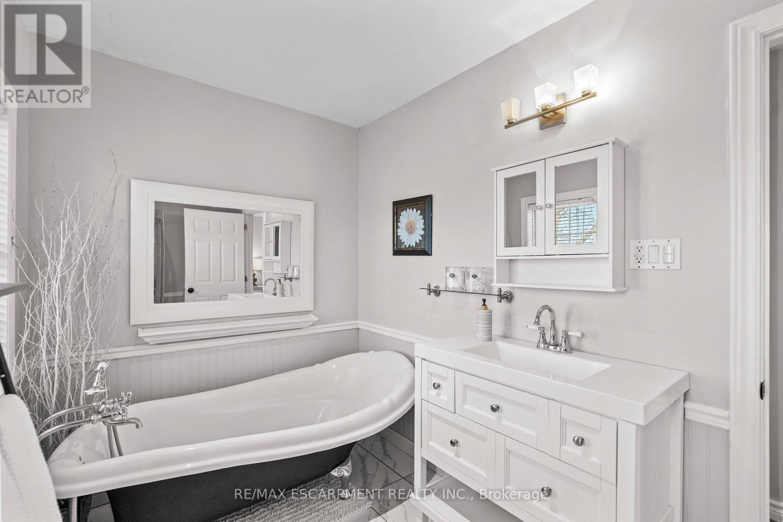 5373 Spruce Avenue, Burlington, ON - Indoor Photo Showing Bathroom