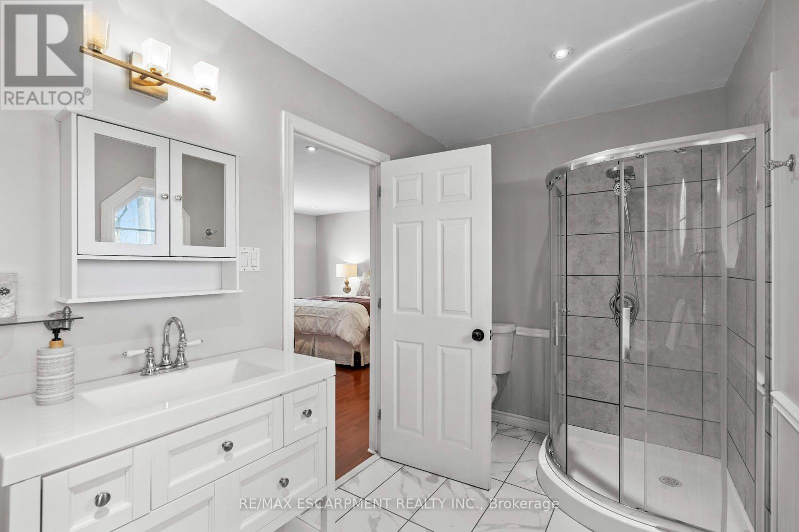5373 Spruce Avenue, Burlington, ON - Indoor Photo Showing Bathroom