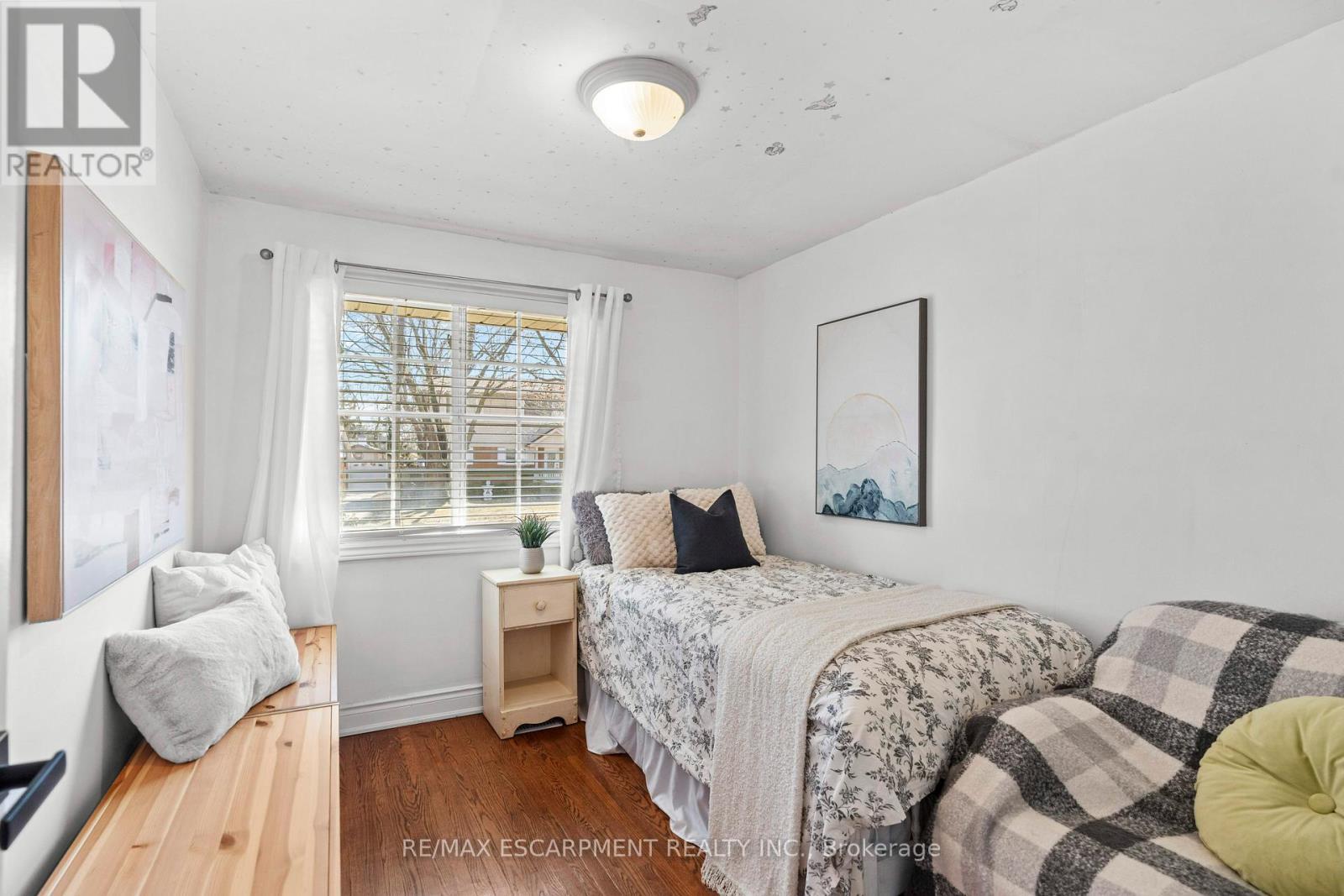 5373 Spruce Avenue, Burlington, ON - Indoor Photo Showing Bedroom