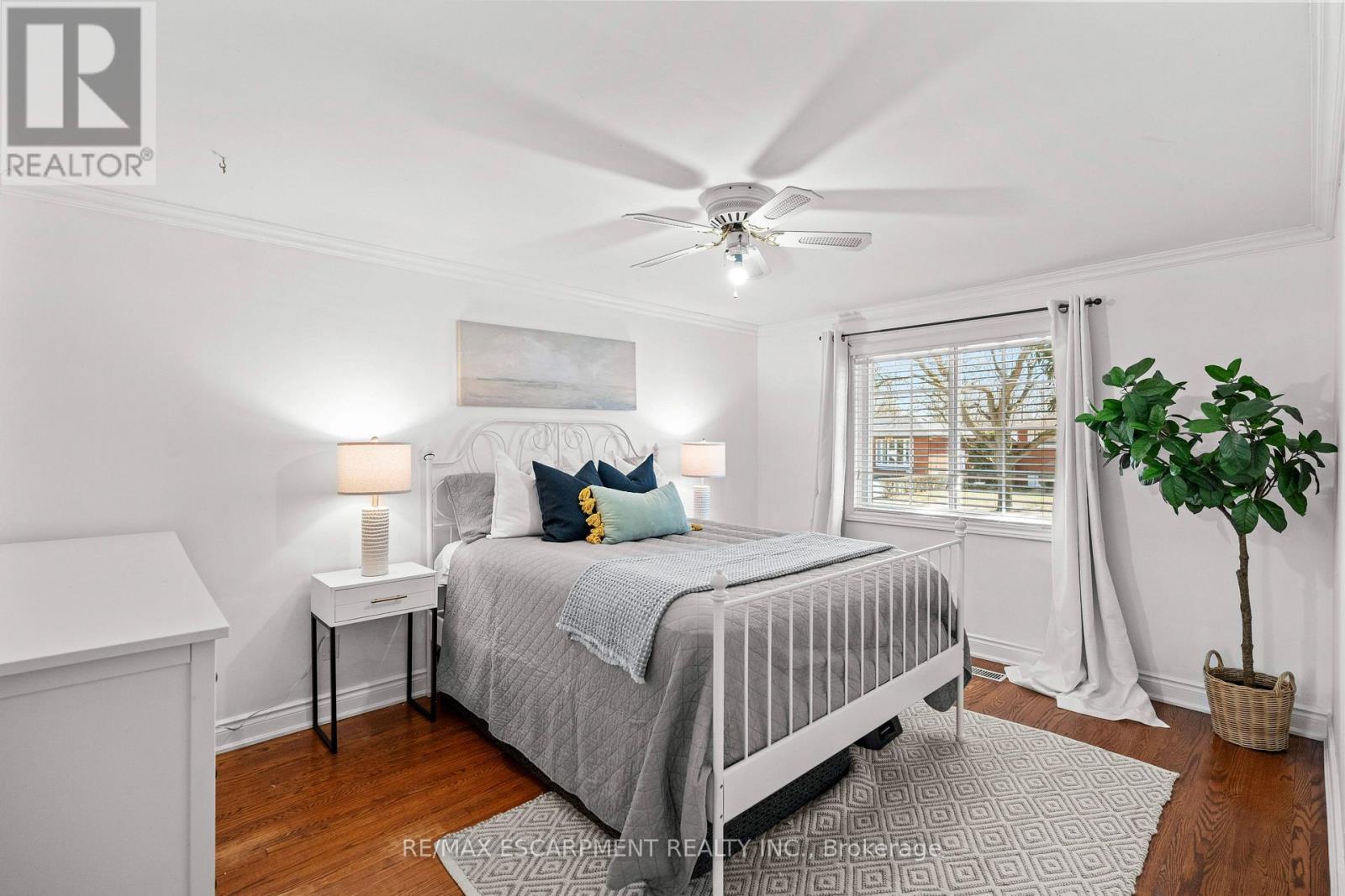 5373 Spruce Avenue, Burlington, ON - Indoor Photo Showing Bedroom