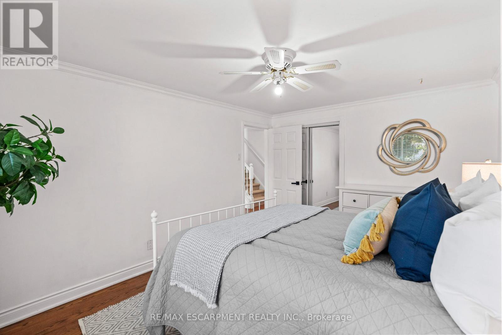 5373 Spruce Avenue, Burlington, ON - Indoor Photo Showing Bedroom