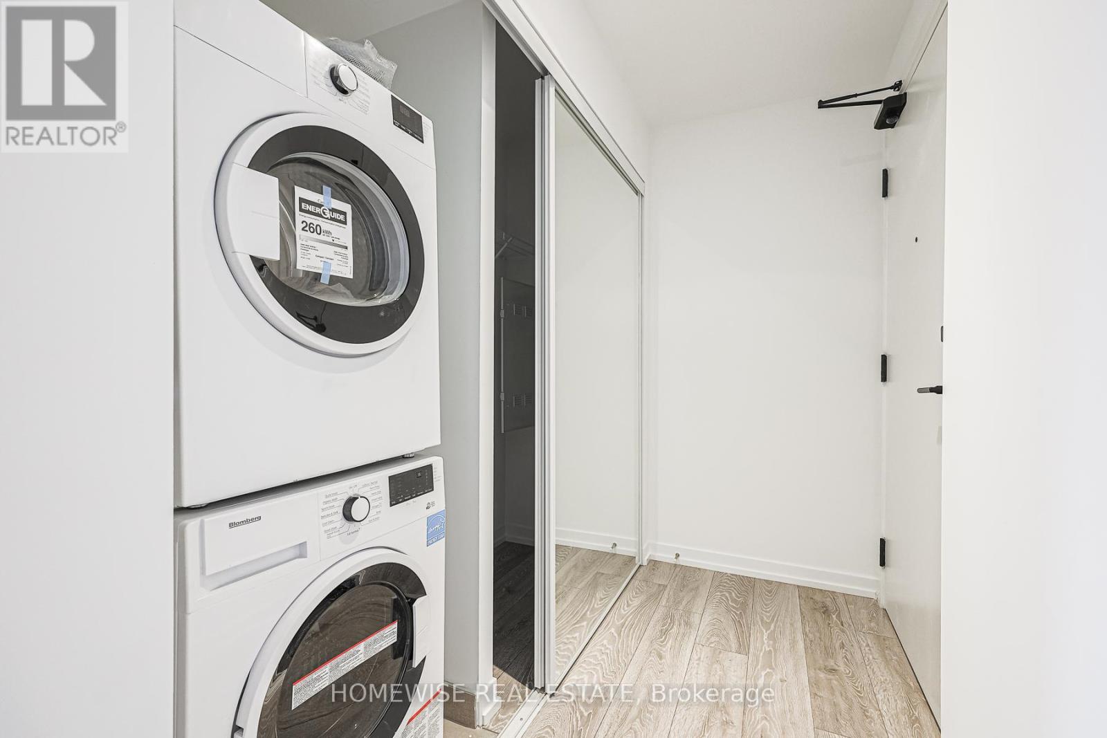 Lph09 - 55 Mercer Street, Toronto, ON - Indoor Photo Showing Laundry Room