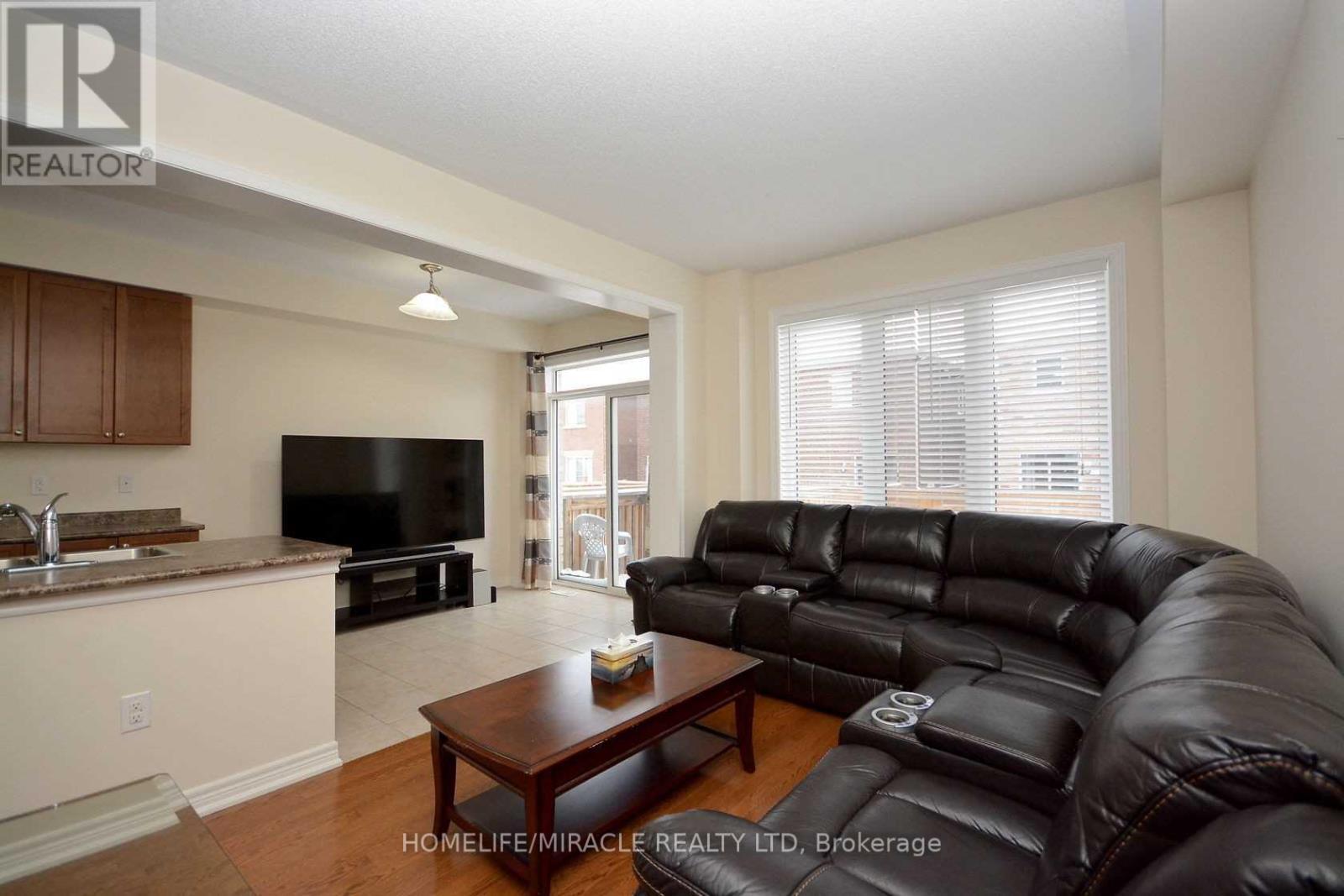 25 Antibes Drive, Brampton, ON - Indoor Photo Showing Living Room