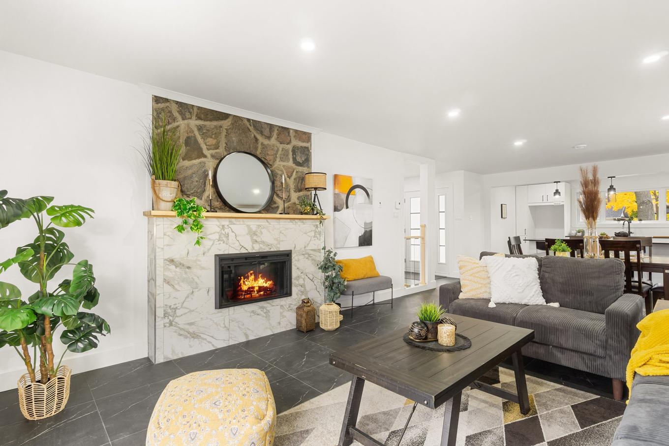 Salon - 2825 Boul. Du Carmel, Trois-Rivières, QC - Indoor Photo Showing Living Room With Fireplace
