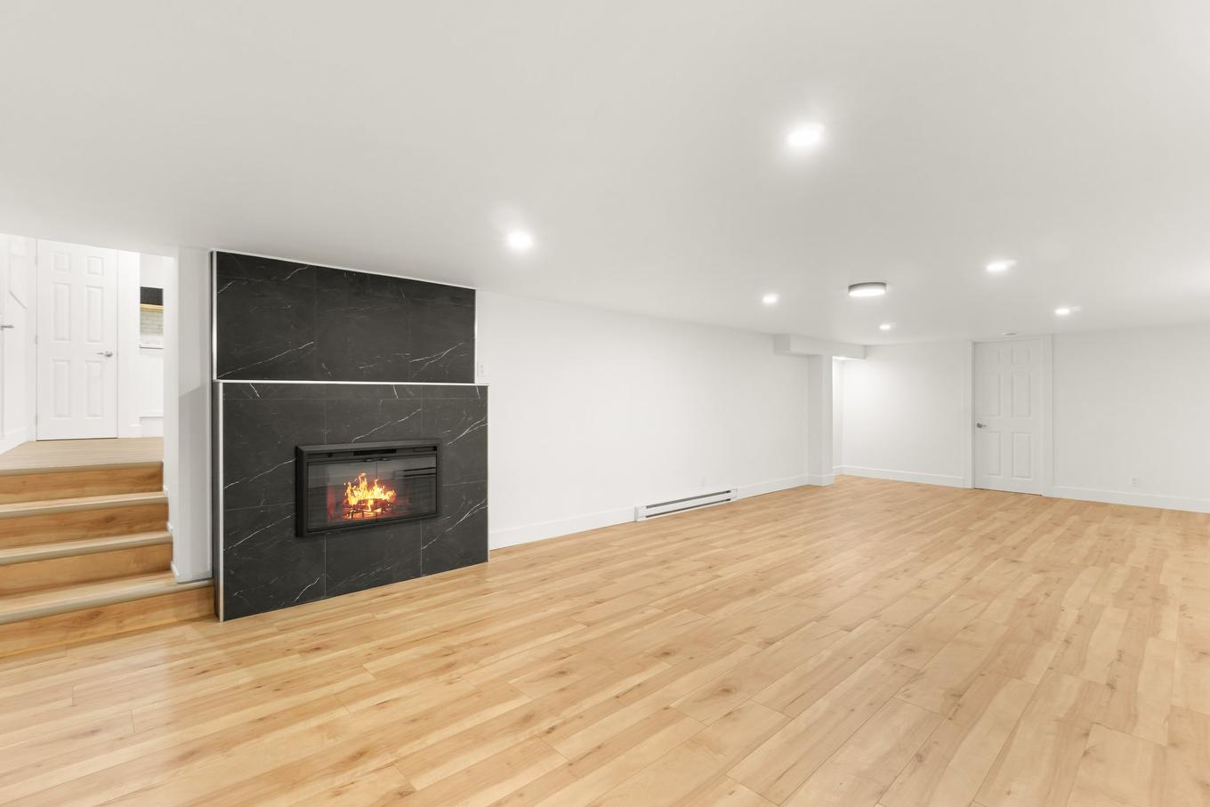 Salle familiale - 2825 Boul. Du Carmel, Trois-Rivières, QC - Indoor With Fireplace