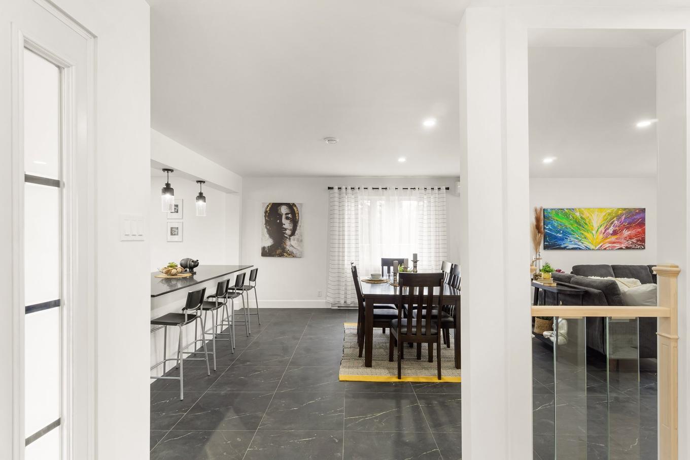 Hall d'entrée/Vestibule - 2825 Boul. Du Carmel, Trois-Rivières, QC - Indoor Photo Showing Dining Room