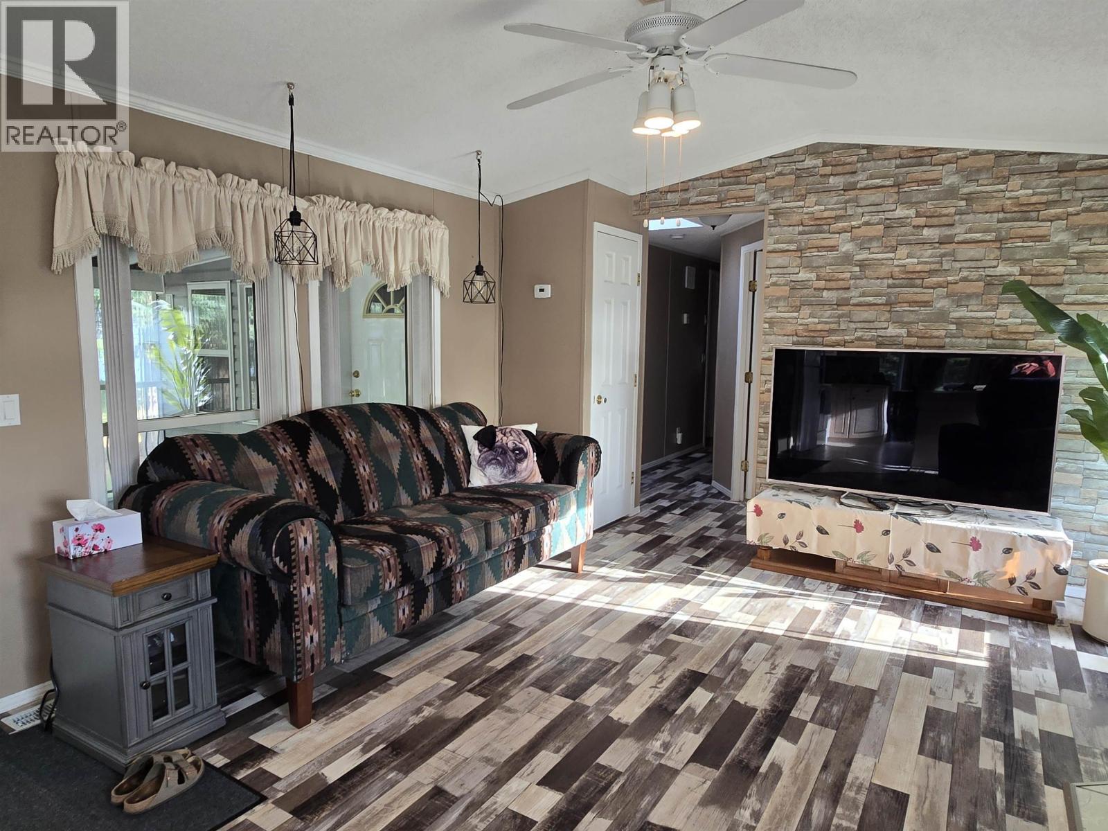 17 2650 Richardson Road, Quesnel, BC - Indoor Photo Showing Living Room With Fireplace