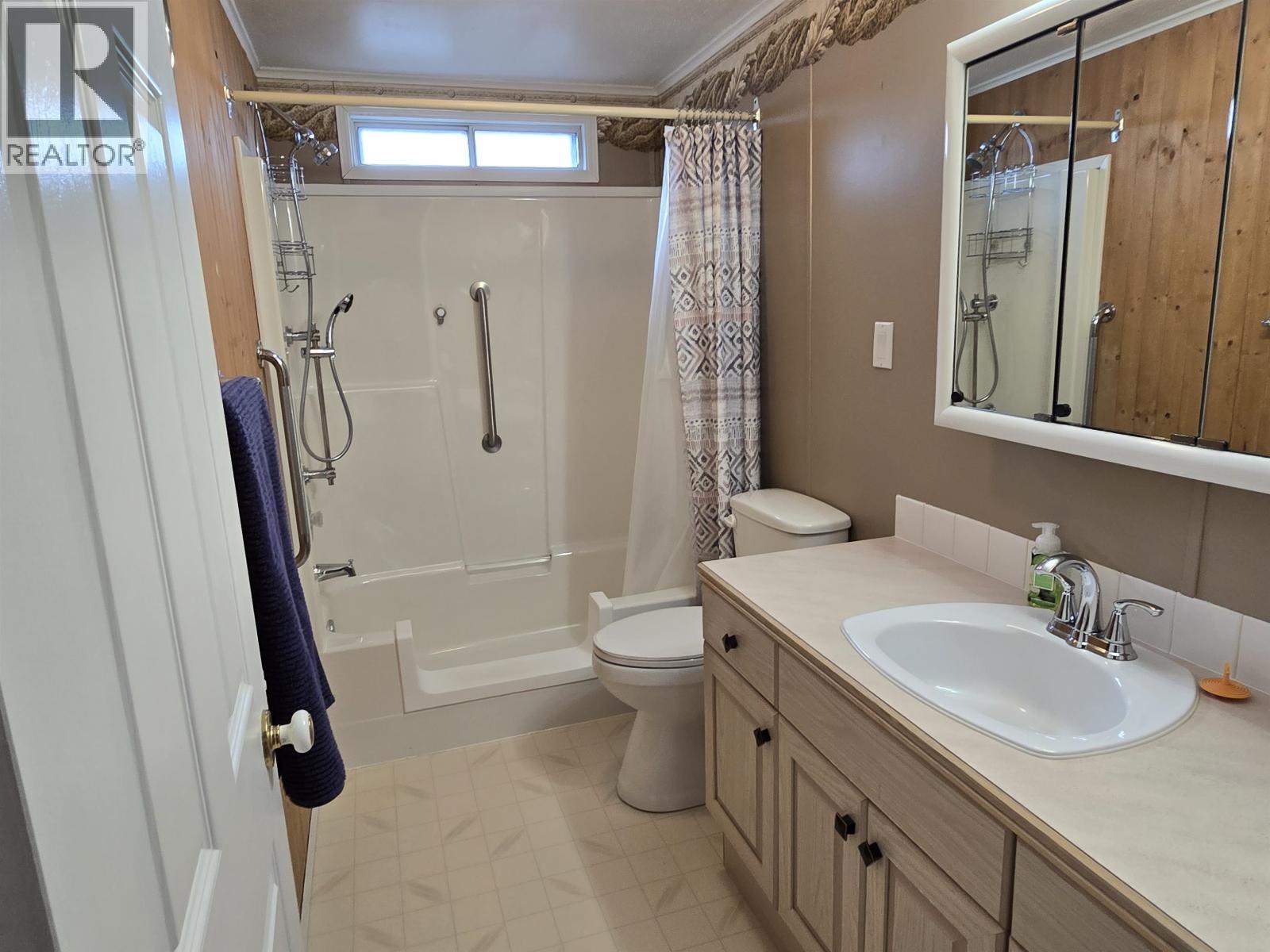 17 2650 Richardson Road, Quesnel, BC - Indoor Photo Showing Bathroom