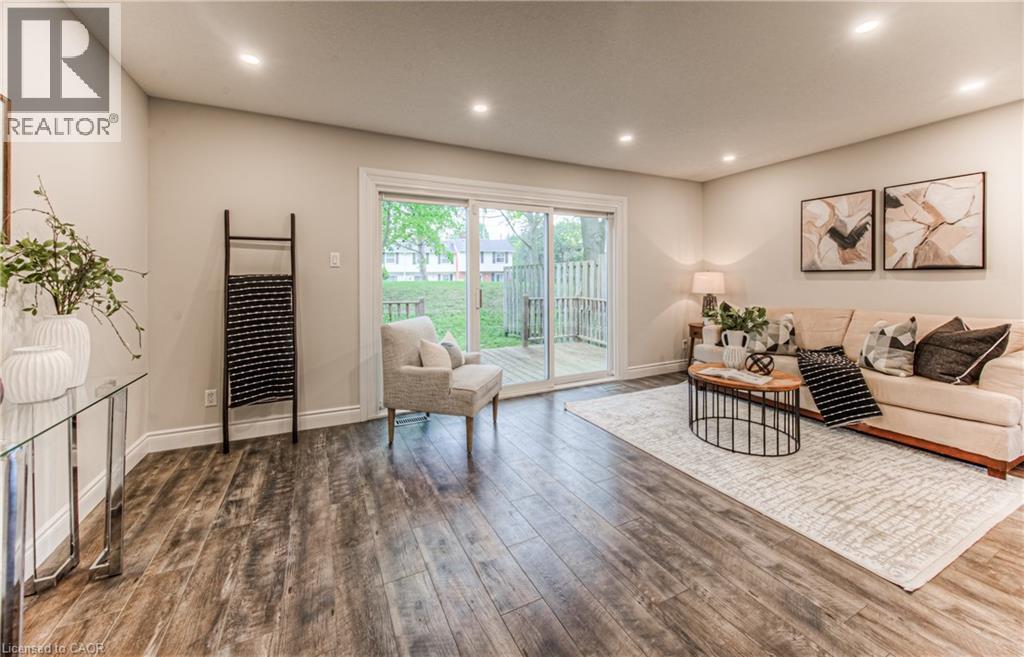 Living area featuring wood finished floors, baseboards, and recessed lighting - 425 Keats Way Unit# 4, Waterloo, ON - Indoor Photo Showing Living Room