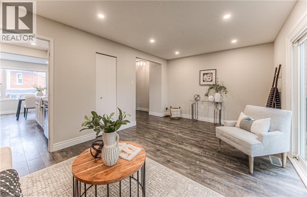 Living area with wood finished floors, recessed lighting, and baseboards - 425 Keats Way Unit# 4, Waterloo, ON - Indoor