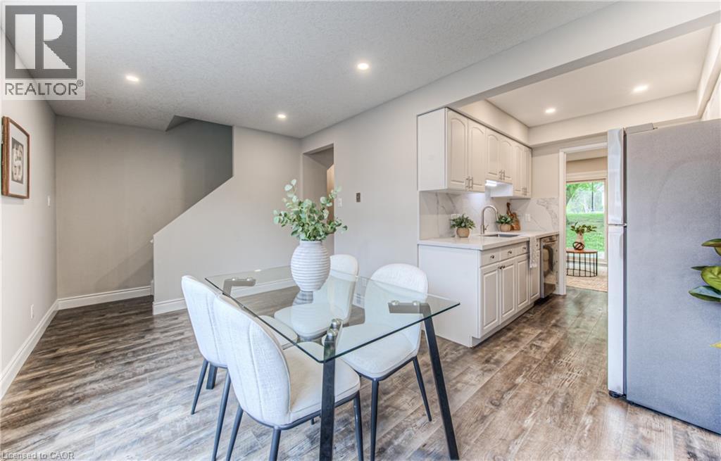 Dining space featuring wood finished floors, baseboards, and recessed lighting - 425 Keats Way Unit# 4, Waterloo, ON - Indoor Photo Showing Dining Room