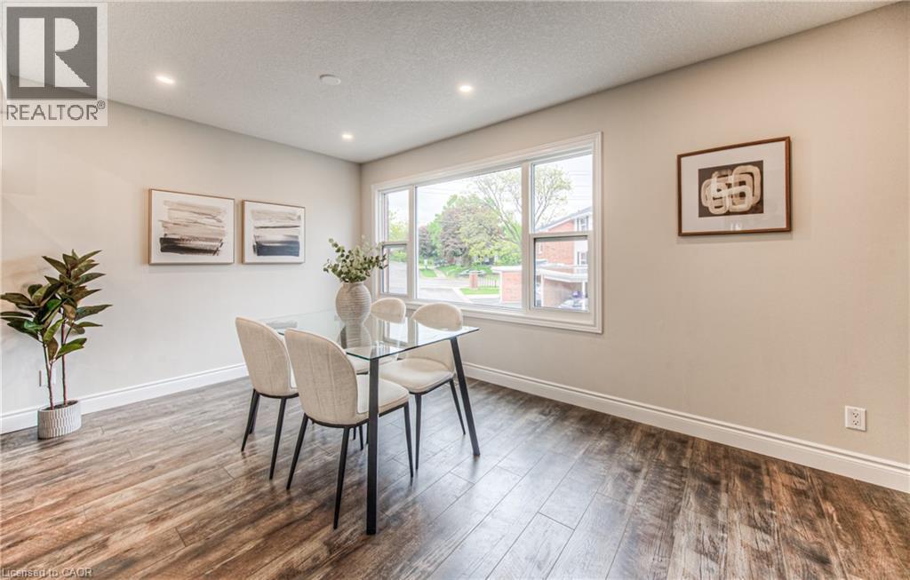 Dining area with baseboards, wood finished floors, recessed lighting, and a textured ceiling - 425 Keats Way Unit# 4, Waterloo, ON - Indoor Photo Showing Dining Room