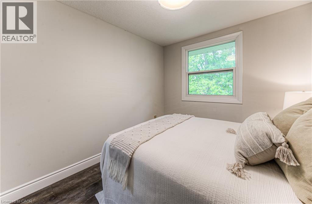 Bedroom featuring dark wood finished floors and baseboards - 425 Keats Way Unit# 4, Waterloo, ON - Indoor Photo Showing Bedroom