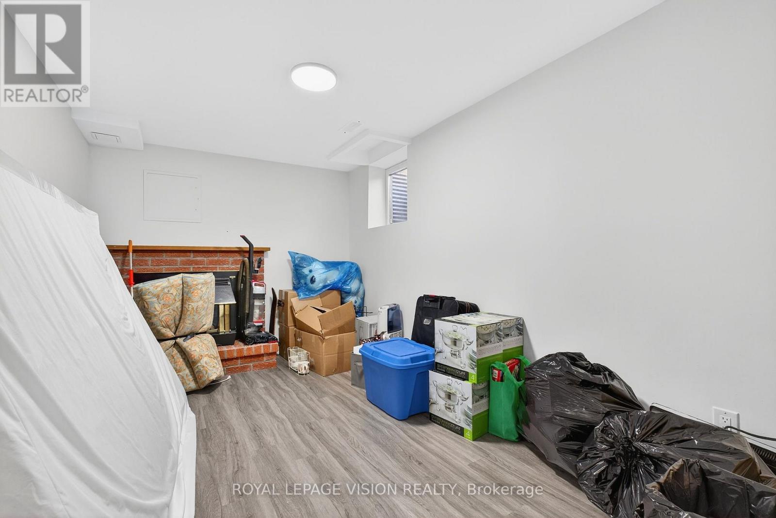 7 Montgomery Square, Brampton, ON - Indoor