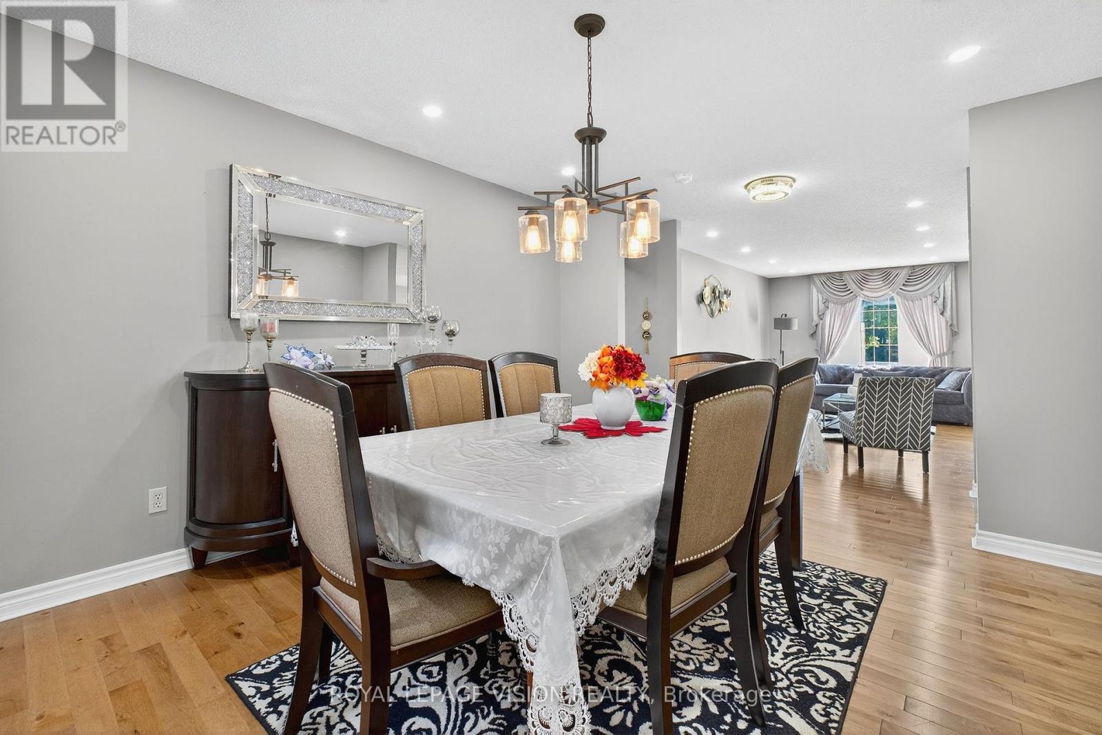 7 Montgomery Square, Brampton, ON - Indoor Photo Showing Dining Room