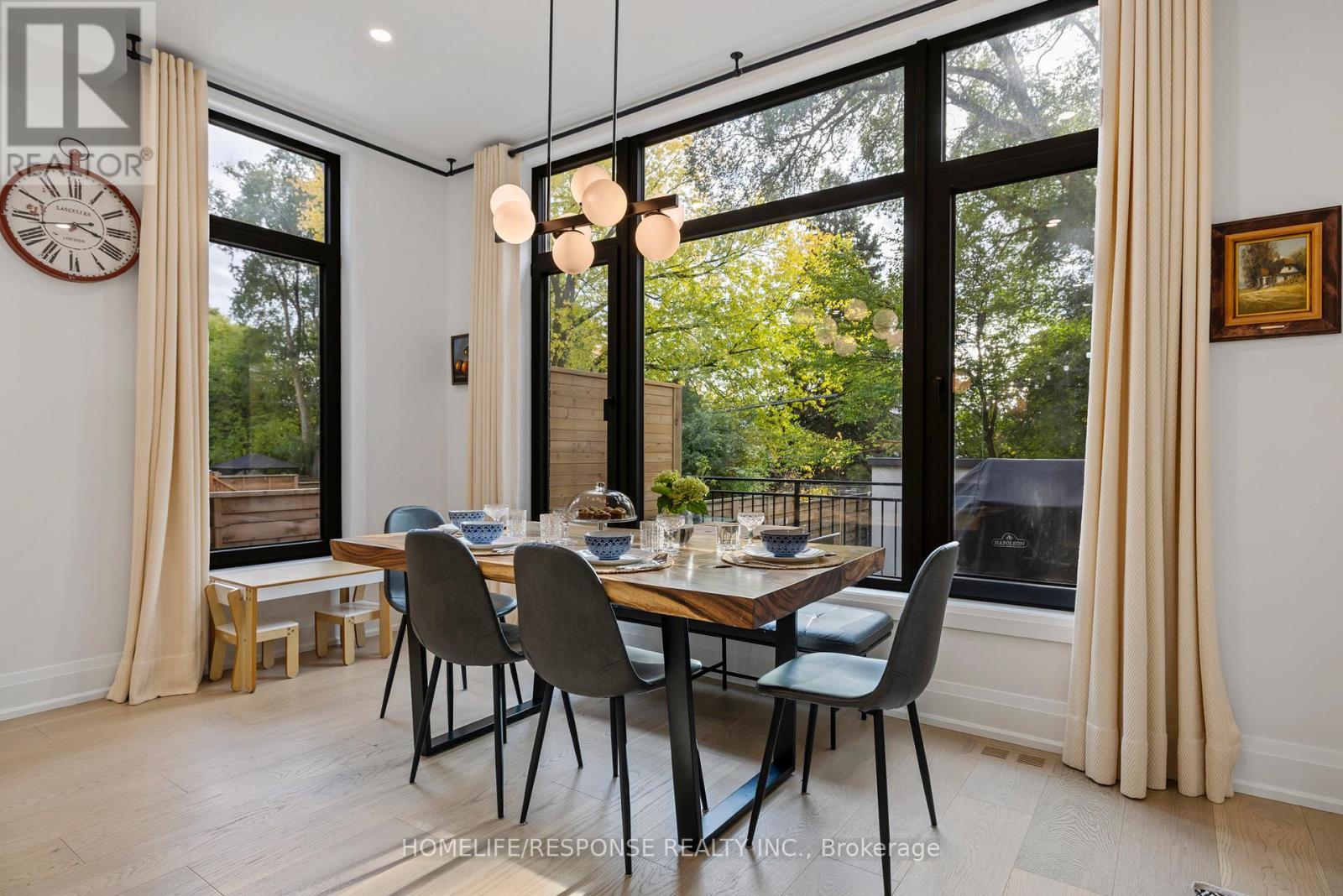2110 Courtland Crescent, Mississauga, ON - Indoor Photo Showing Dining Room