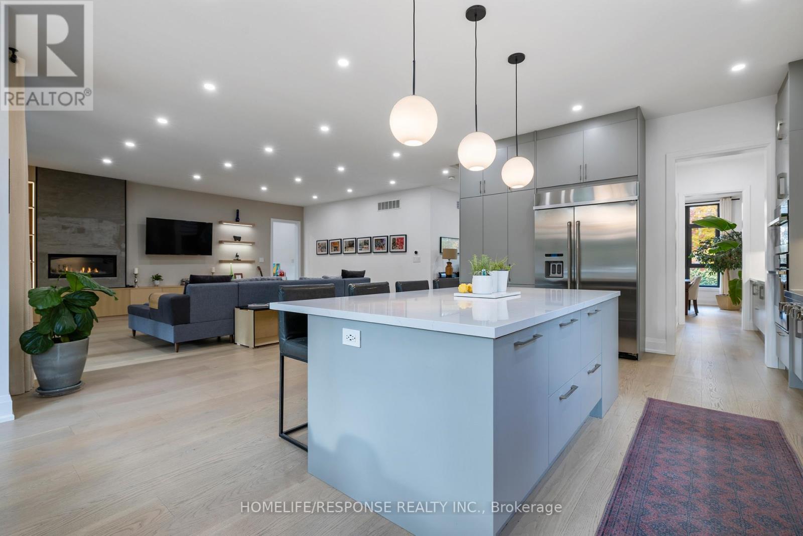 2110 Courtland Crescent, Mississauga, ON - Indoor Photo Showing Kitchen With Upgraded Kitchen