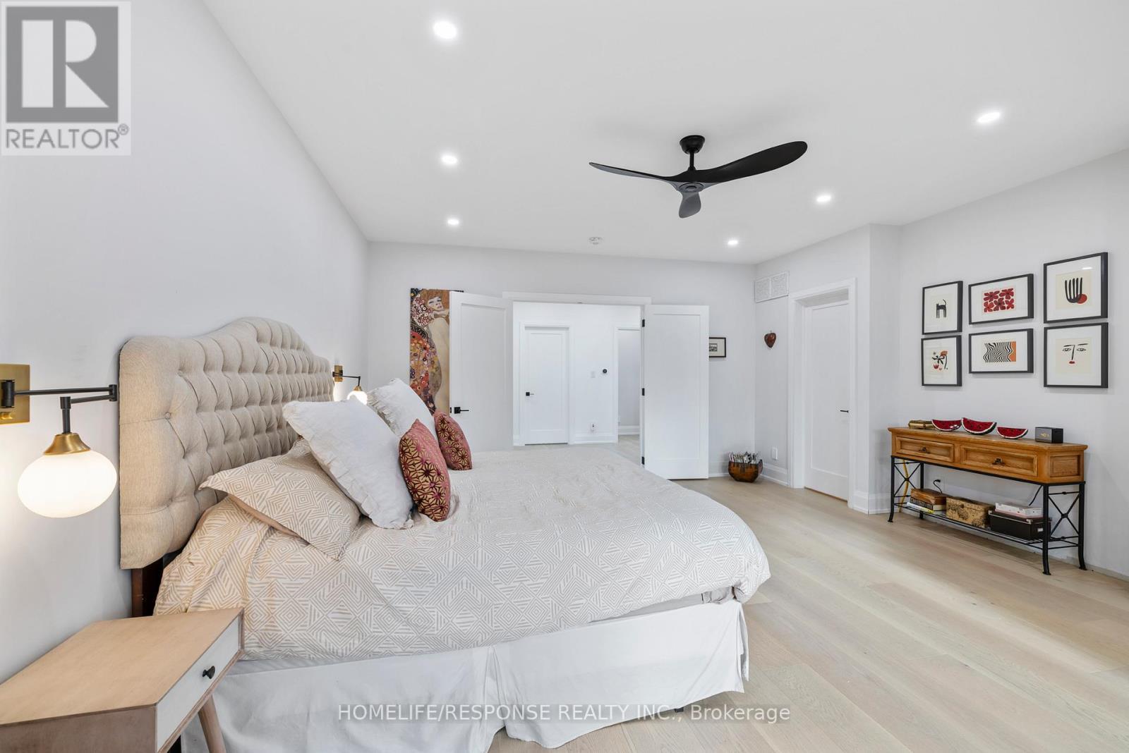 2110 Courtland Crescent, Mississauga, ON - Indoor Photo Showing Bedroom