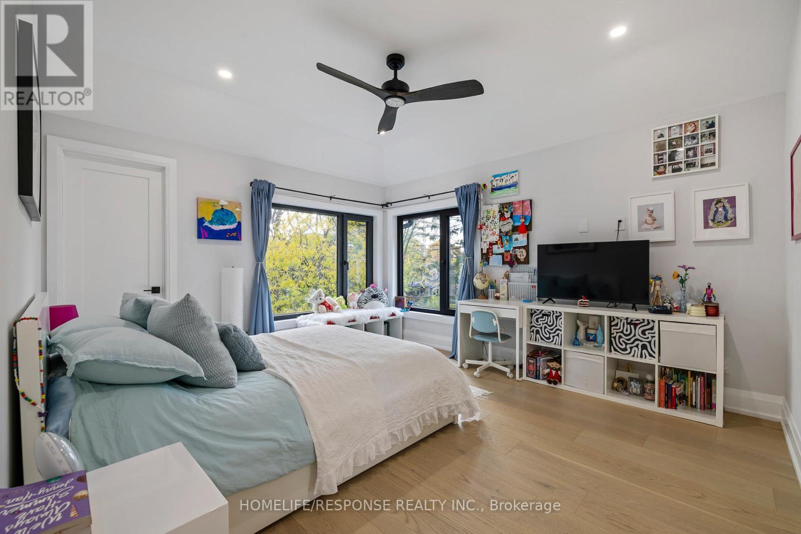 2110 Courtland Crescent, Mississauga, ON - Indoor Photo Showing Bedroom
