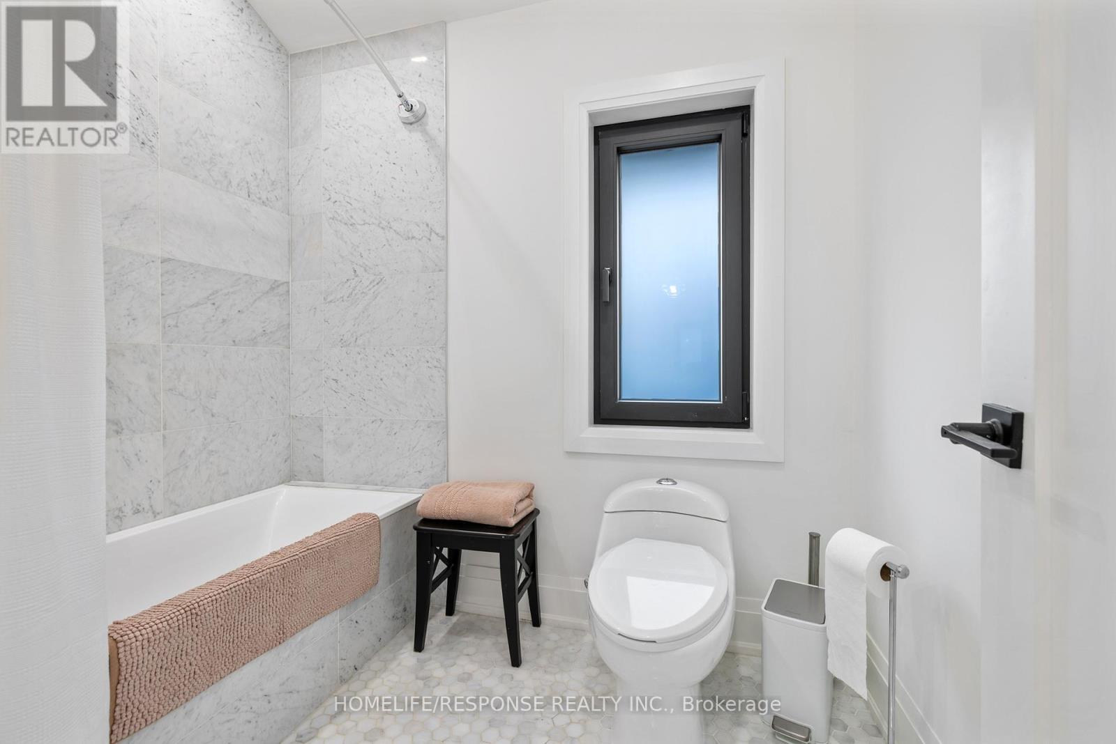 2110 Courtland Crescent, Mississauga, ON - Indoor Photo Showing Bathroom