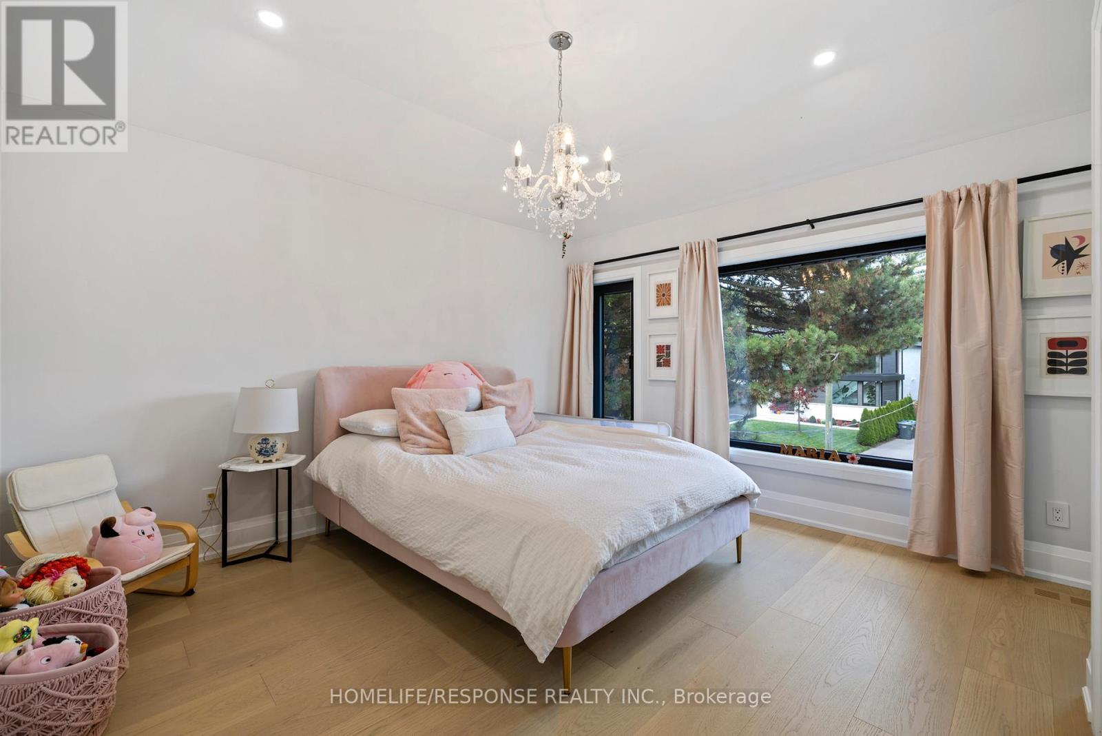 2110 Courtland Crescent, Mississauga, ON - Indoor Photo Showing Bedroom