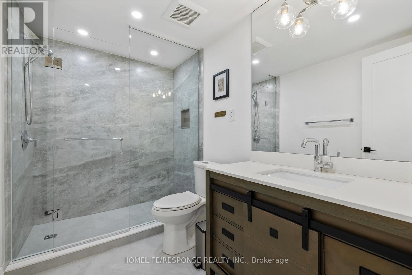 2110 Courtland Crescent, Mississauga, ON - Indoor Photo Showing Bathroom