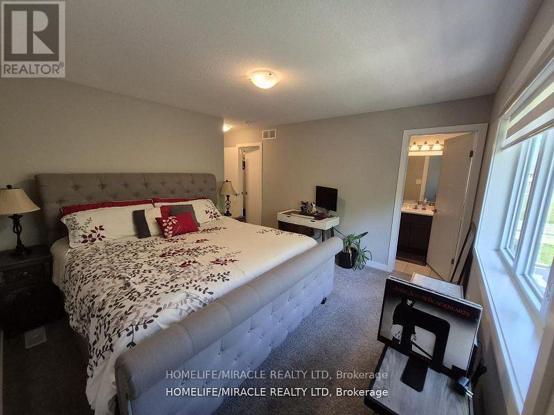 886 Robert Ferrie Drive, Kitchener, ON - Indoor Photo Showing Bedroom