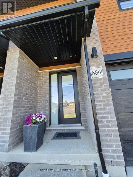 886 Robert Ferrie Drive, Kitchener, ON - Outdoor With Exterior