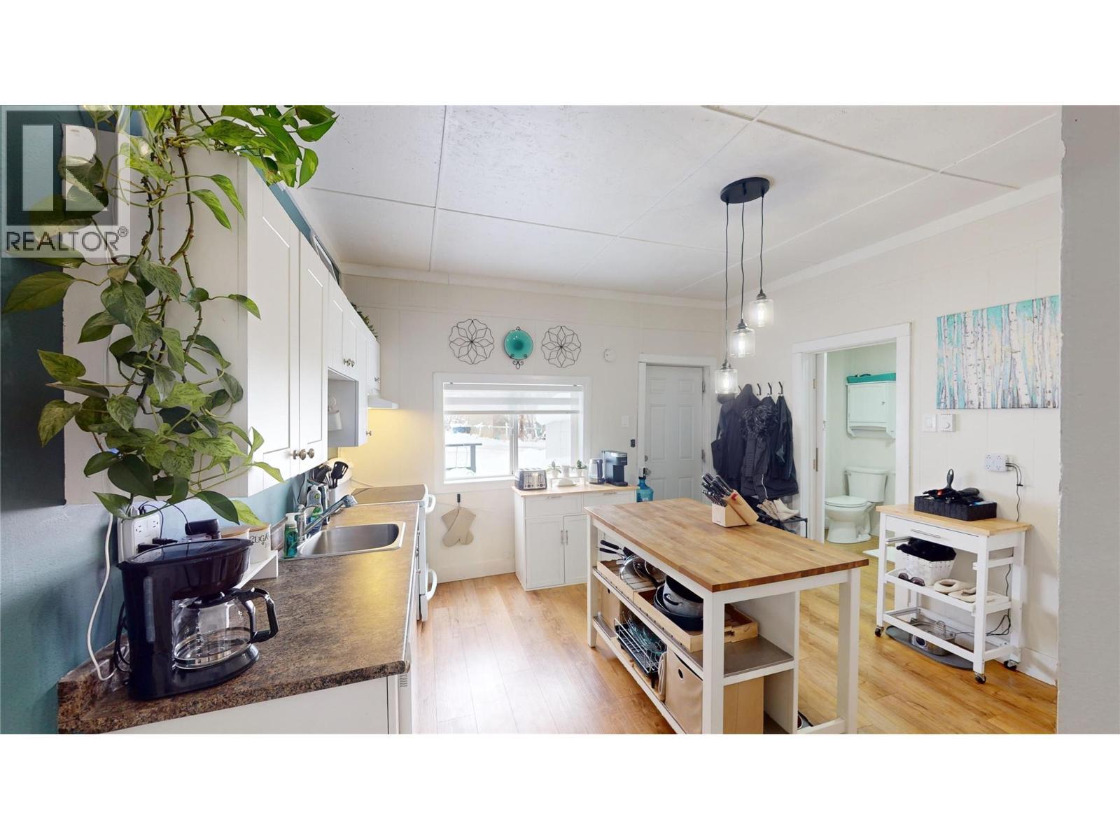 225 3Rd Avenue S, Cranbrook, BC - Indoor