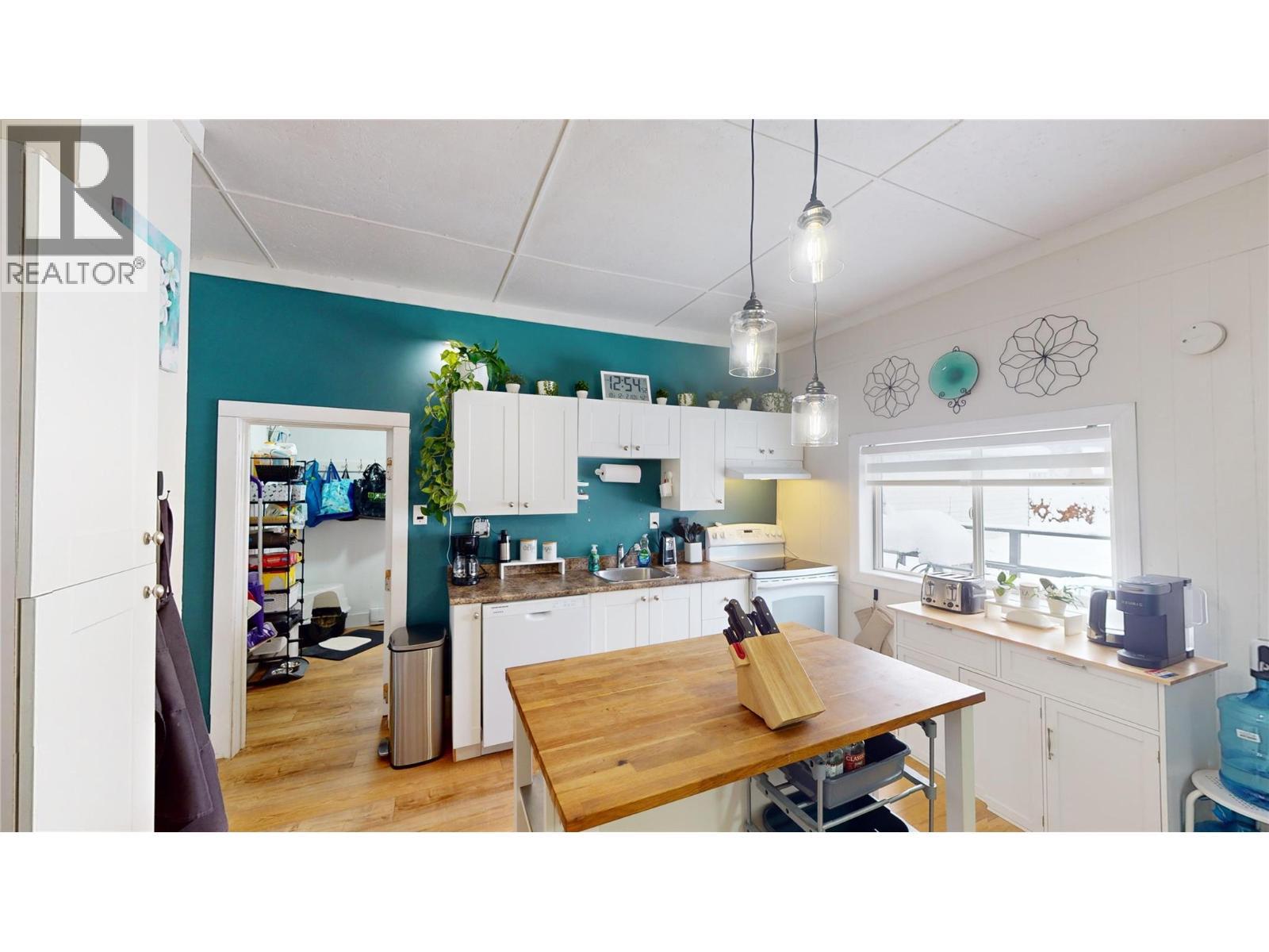 225 3Rd Avenue S, Cranbrook, BC - Indoor